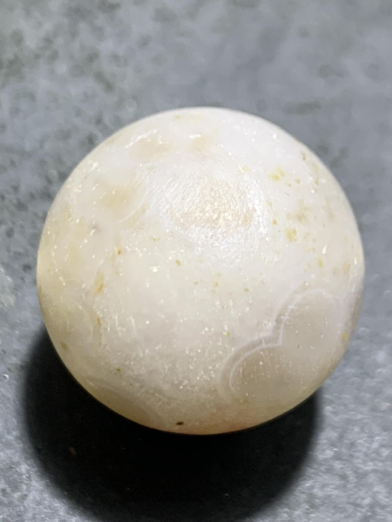 精美冻料亚光战国红玛瑙圆珠一颗！