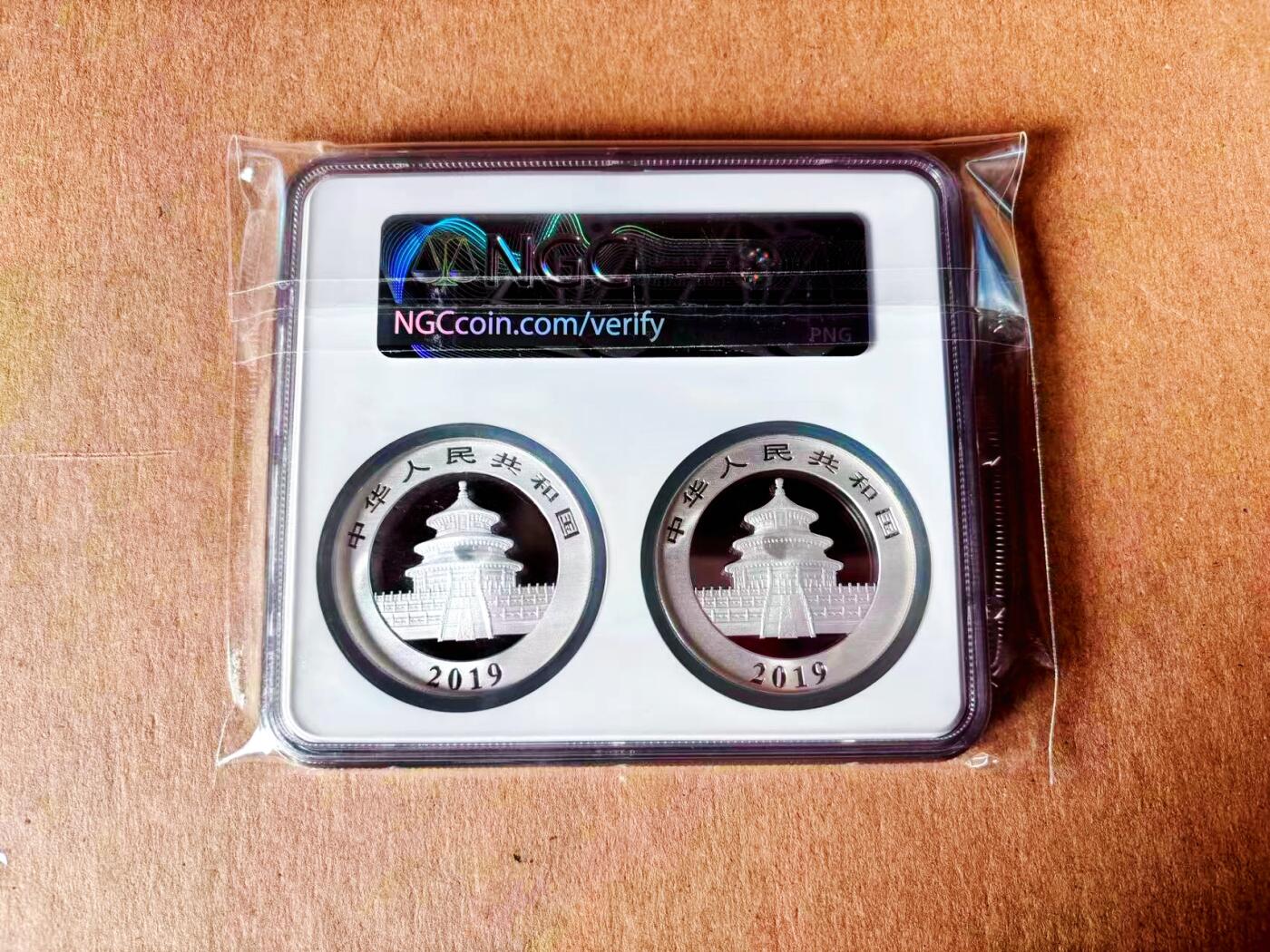 【Blue Auction】世界纸币精拍第779期——18级TOP拍卖/信誉/品质/专业/高效💫  【满分蓝标首发初打币】中国 2019年10元 熊猫银币 NGC MS70 两枚大盒子