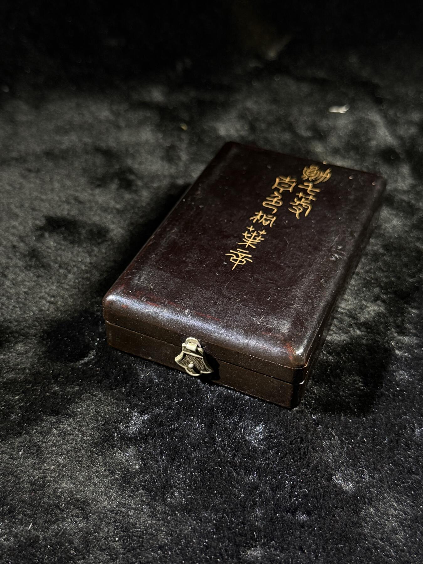 戎马世界章牌大赏第110期 日本勋七等青色桐叶章，银制，珐琅有损