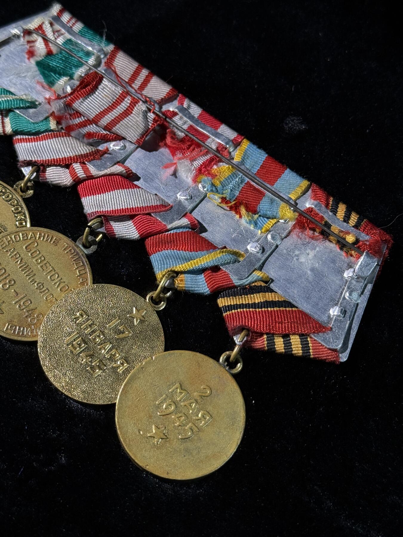 戎马世界章牌大赏第110期 苏联战役奖章奖章、建军周年奖章与莫斯科建成奖章联排