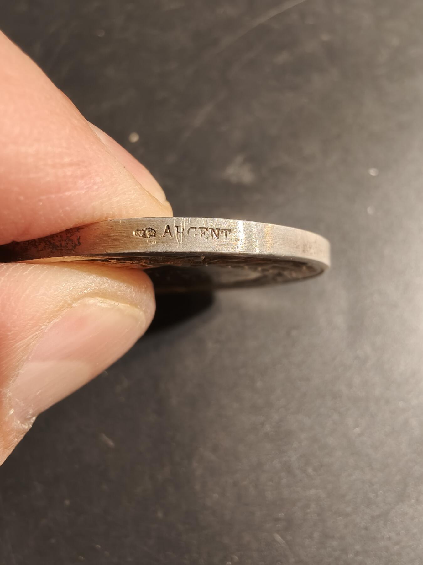 老王徽章第179期 法国巴黎动物保护协会镀金大银章    950银镀金    1899年实授    直径41mm    重量31.9g