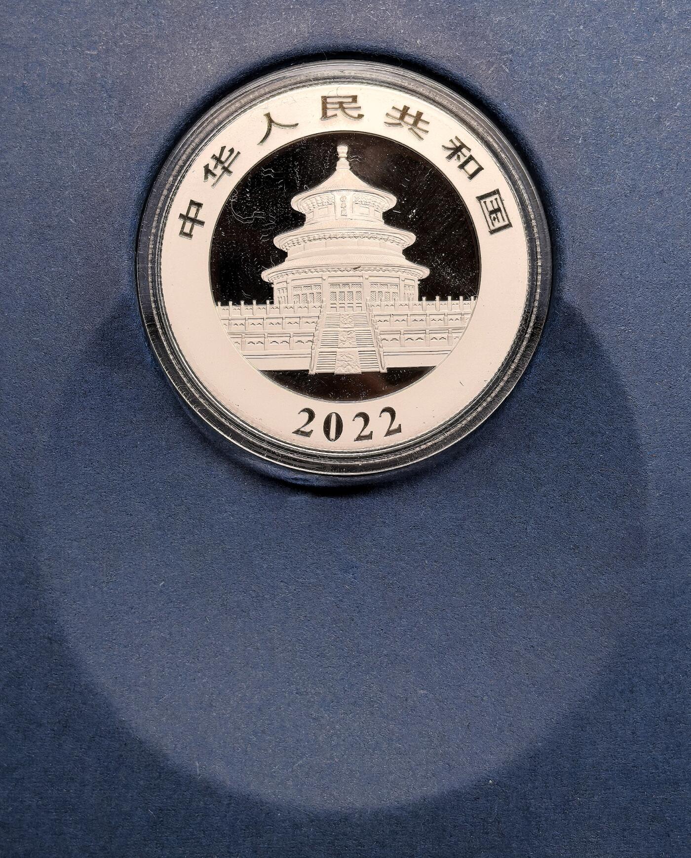 凡希社世界钱币微拍第三百十九期 2022版中国熊猫1000元铂金币，30g，999成色，原厂盒证全品。