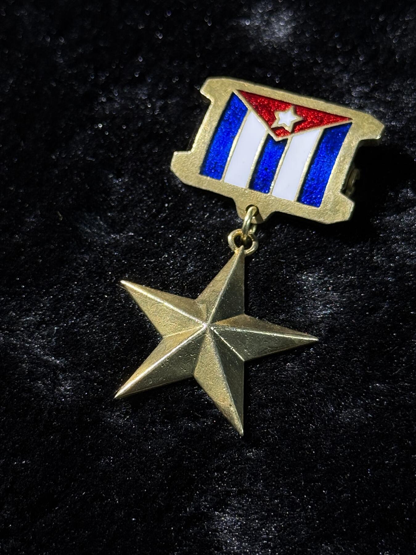 戎马世界章牌大赏第110期 古巴英雄奖章（古巴大金），铜制复刻