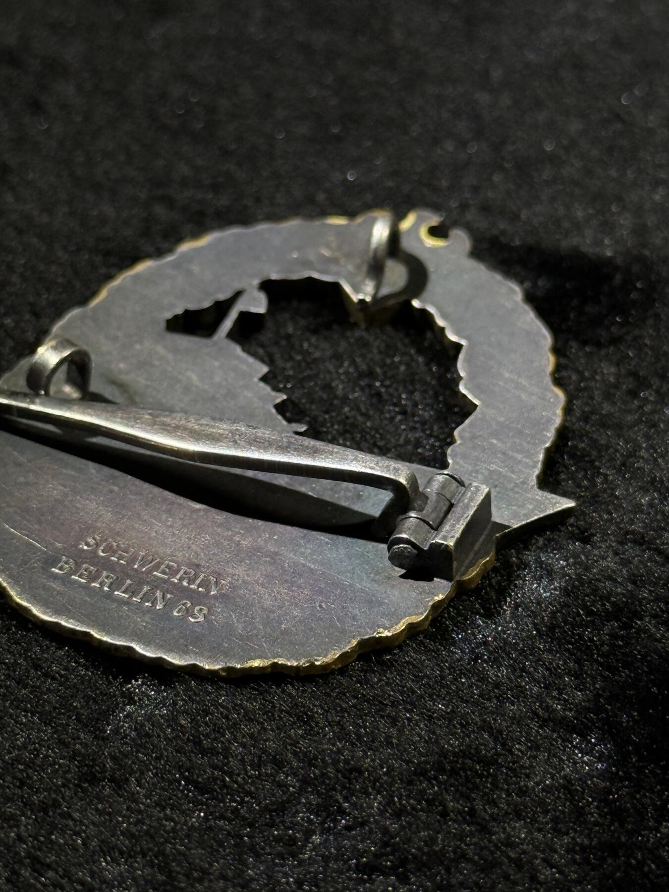 戎马世界章牌大赏第110期 铭记历史！珍爱和平！德国二战驱逐舰证章  铜制 海军大厂 什末林造