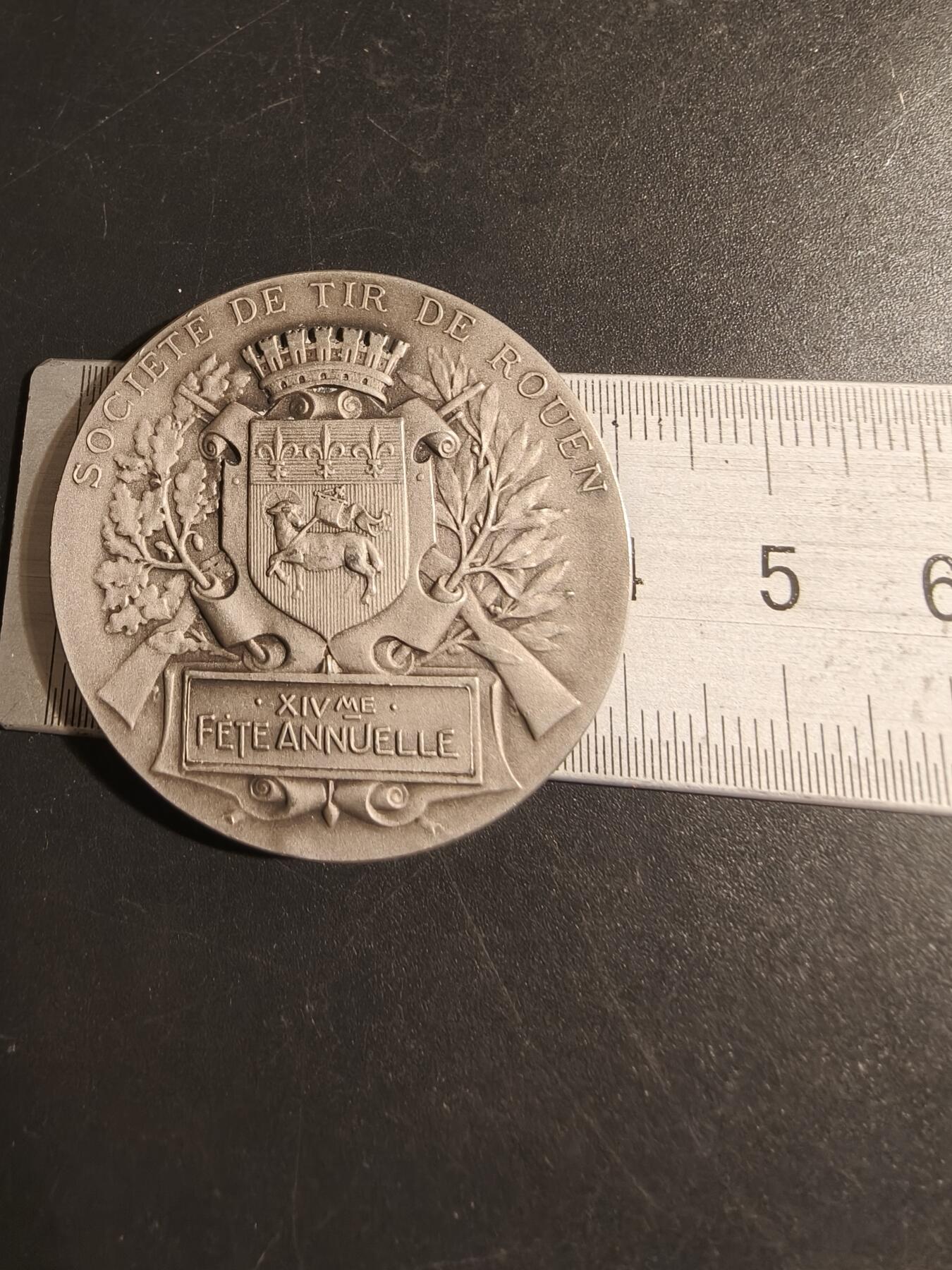 老王徽章第179期 法国1914年鲁昂国际射击竞赛大银章    原盒    950银     直径40mm    重量32.8g