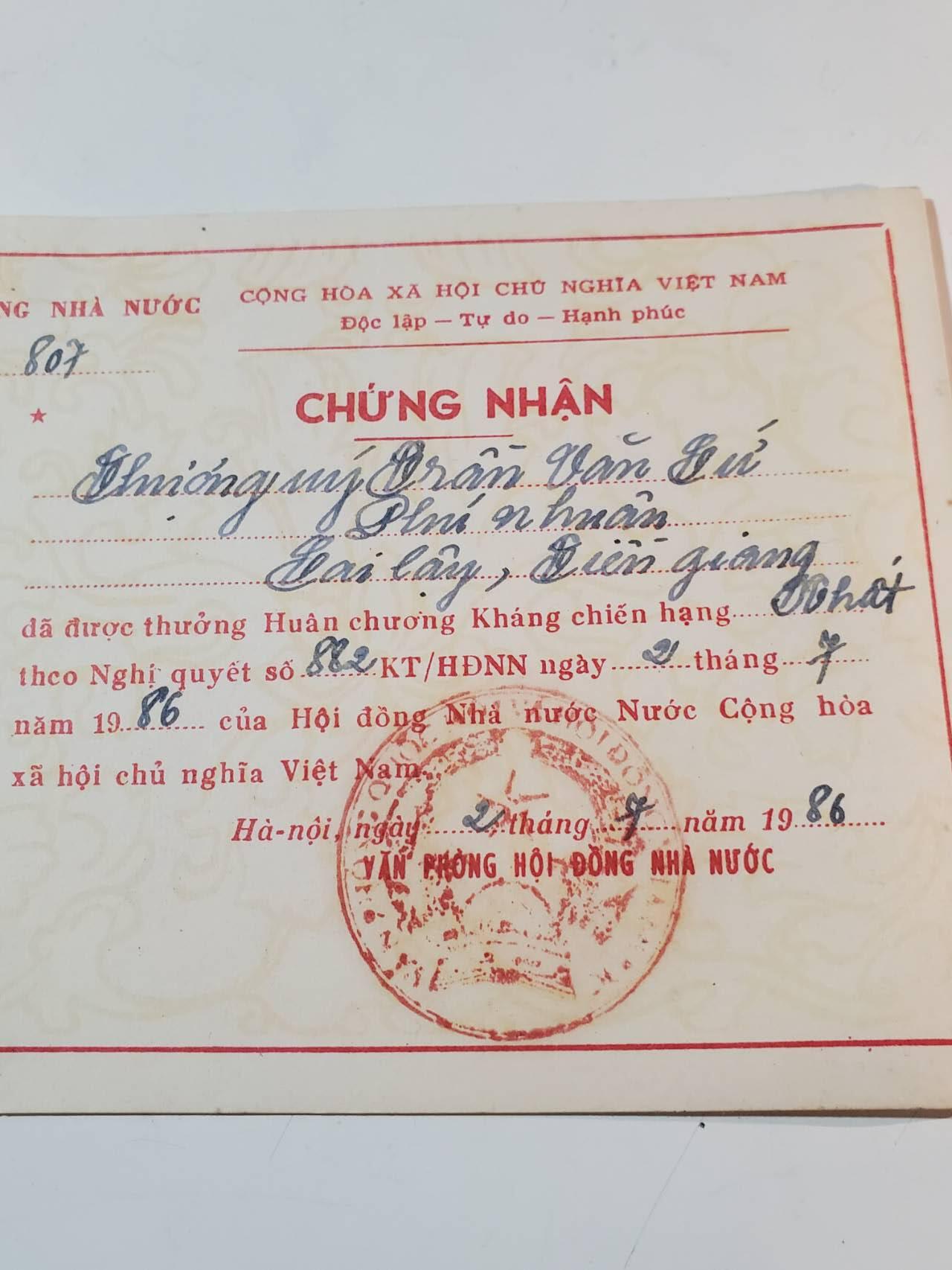 韵星假日拍卖第三十八期 -- Rimey Holidays Auction 38 越南社会主义共和国一级抗战勋章 实发版 给抗美越战士兵 品相非常好 