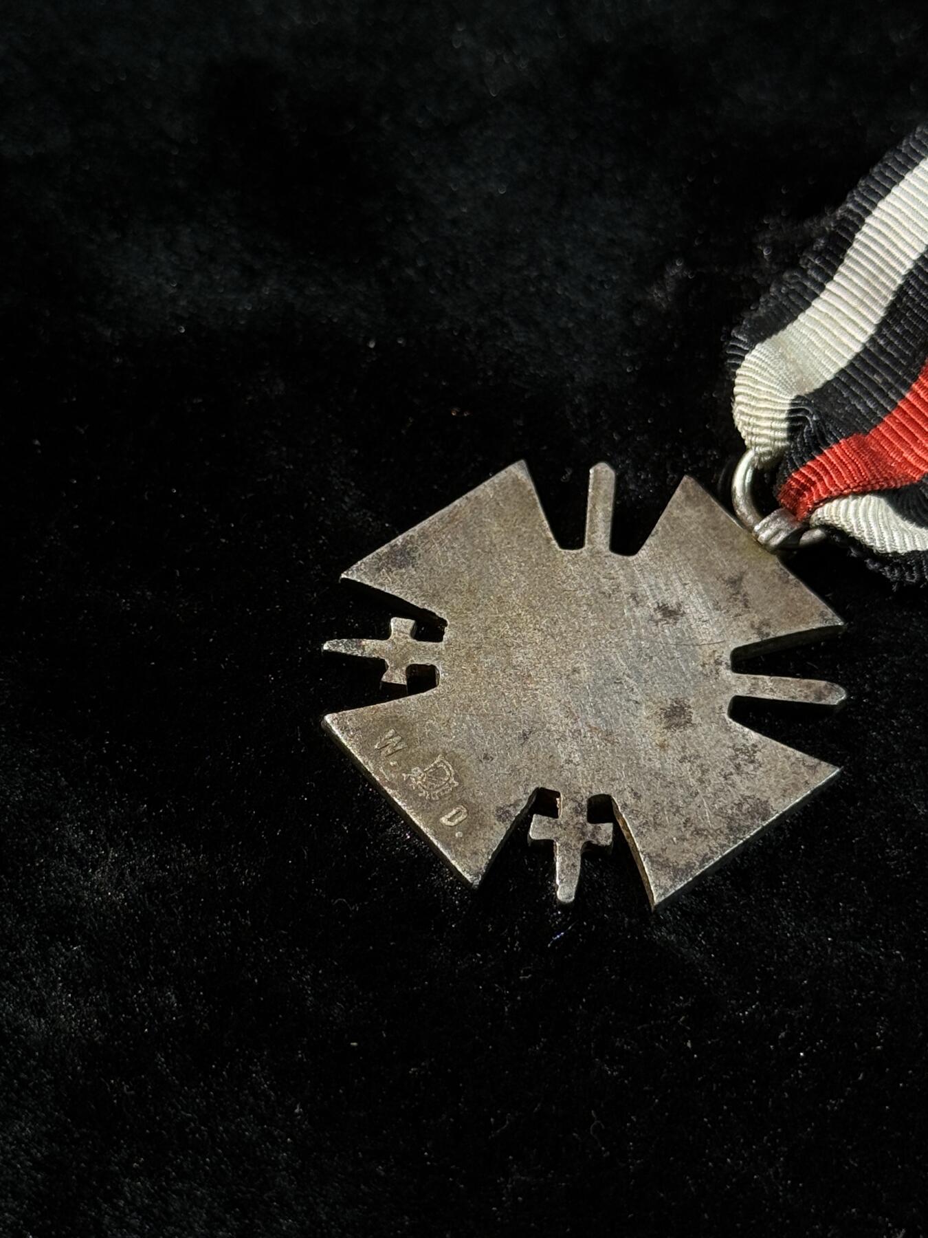 戎马世界章牌大赏第110期 德国一战兴登堡奖章，镀层有脱落