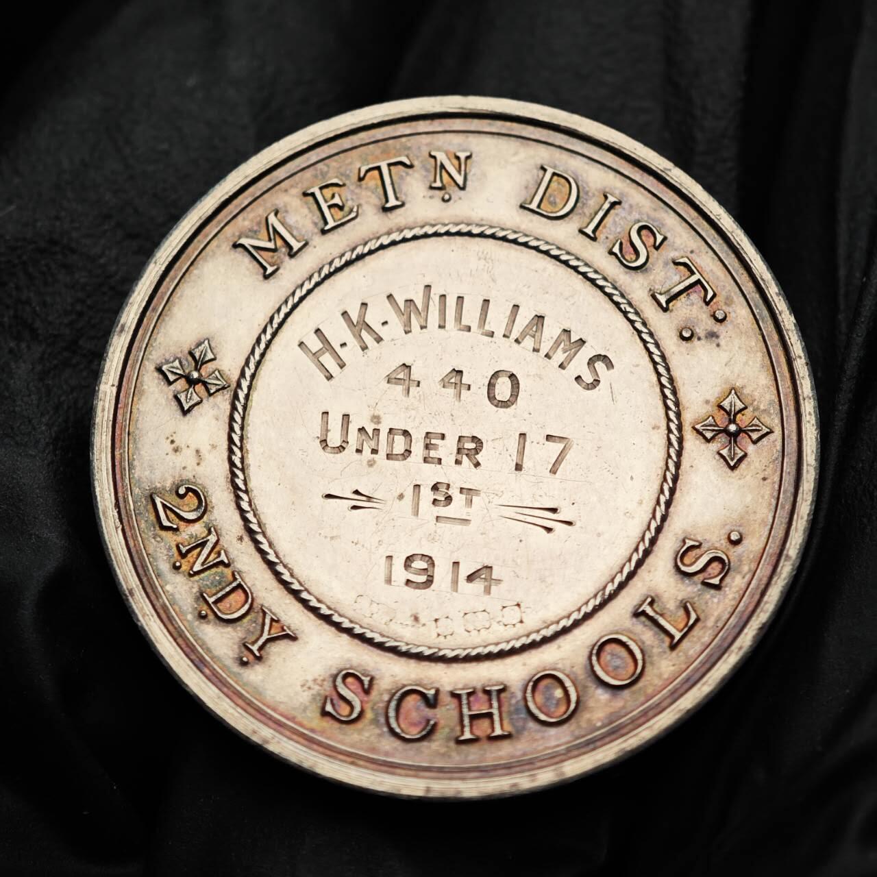 金瓯小拍第三期 古今币章 银价专场 英国大都会中学银章1914年 重20.2克直径32mm 镜面带刻字