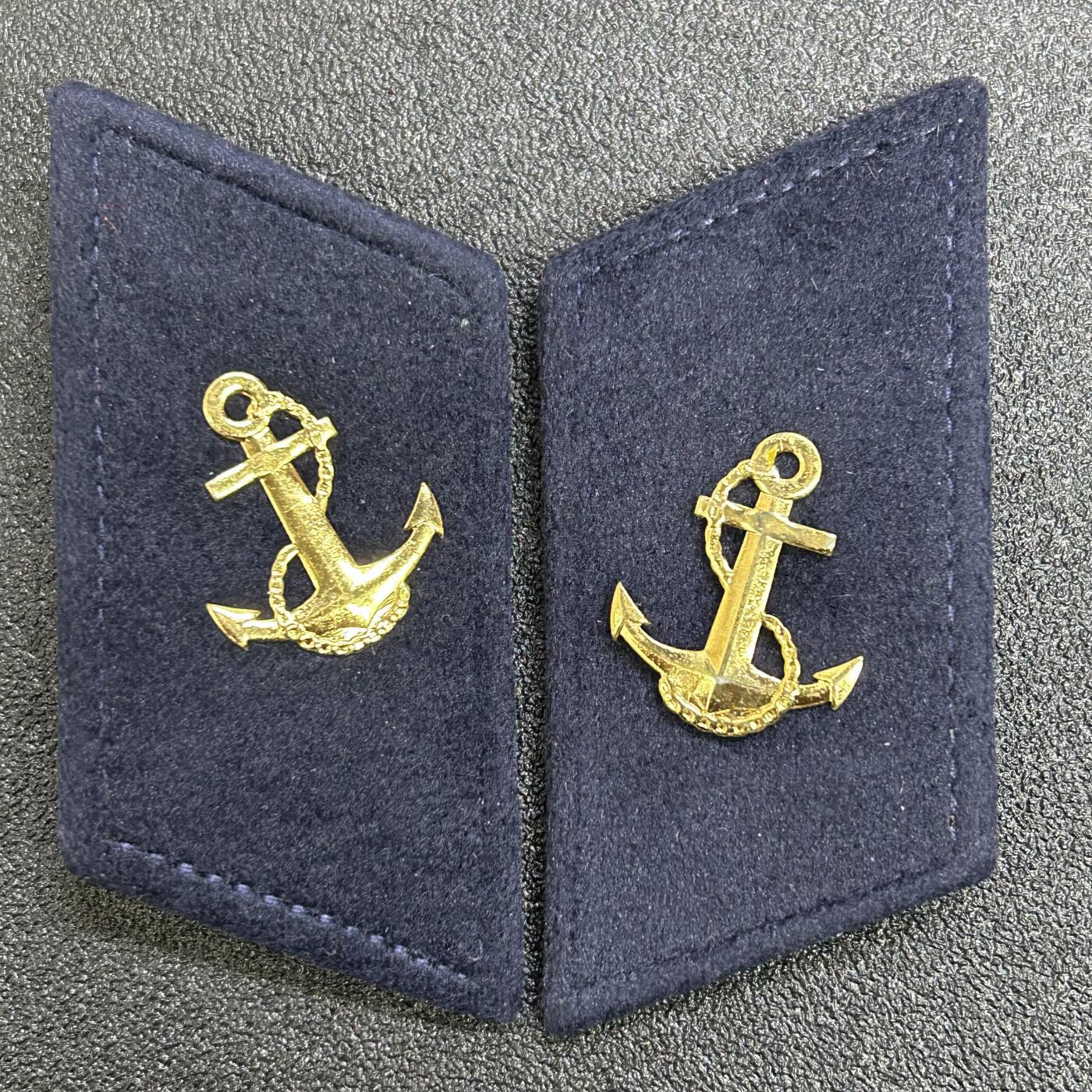 西秦中古拍卖第七十四期  越南人民军海军领章