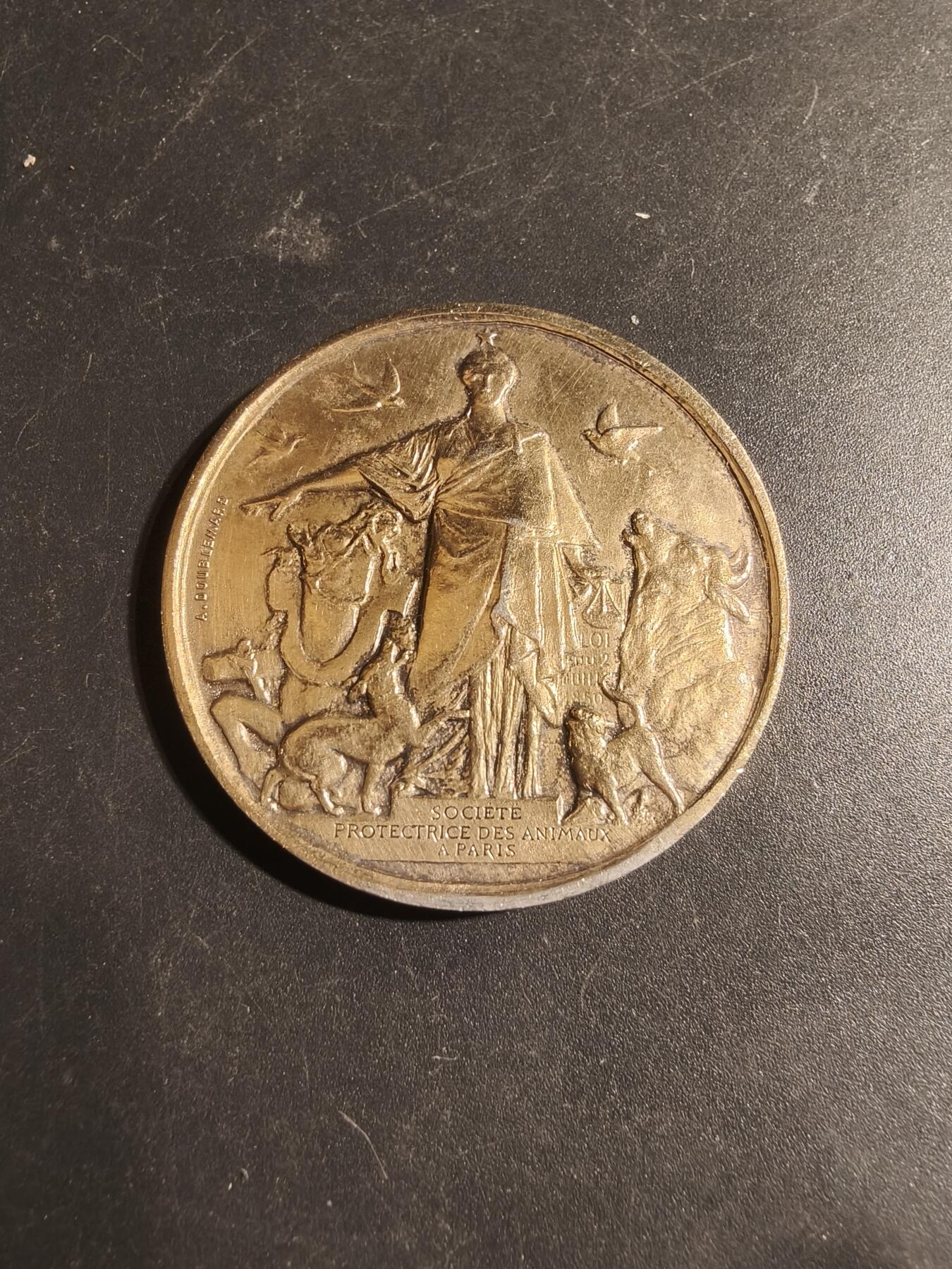 老王徽章第179期 法国巴黎动物保护协会镀金大银章    950银镀金    1899年实授    直径41mm    重量31.9g