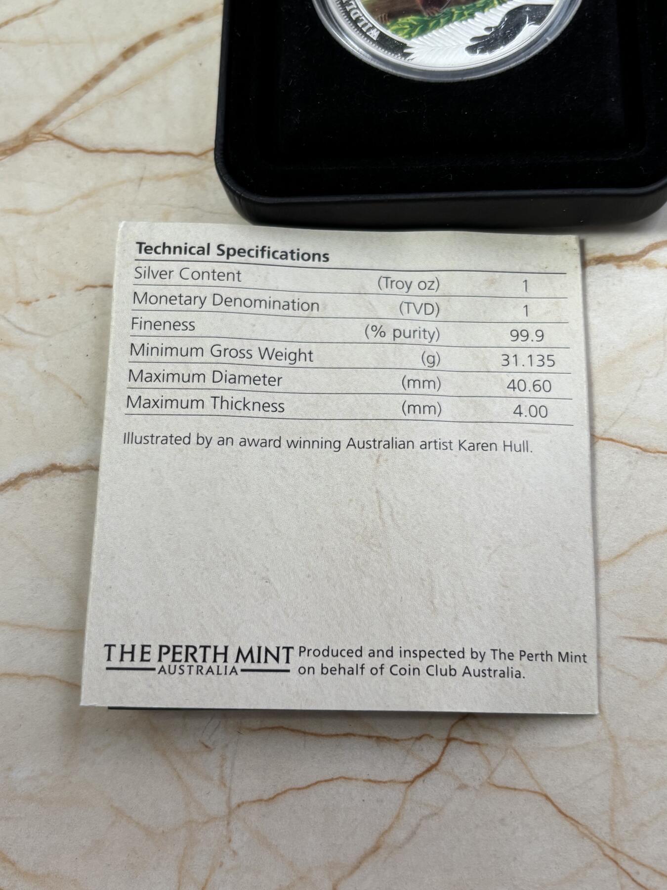 第189期拍卖 图瓦卢2011年野生动物保护2大猩猩1盎司彩色银币，999银，发行5000枚，有白斑