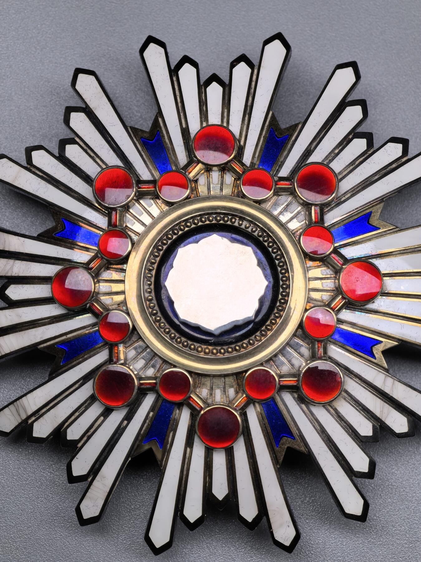 小驴勋章奖章收藏1月24日周六晚六点拍卖（珍爱和平，收藏战争，铭记历史，勿忘国耻，忠党爱国。有偿代拍，送拍规则在简介最后，参拍须阅读规则后再参拍，关系到运费包装发货时效真假辨别等关键信息，拍卖时不再发原图，看大图店主微信码在拍卖店铺介绍里）