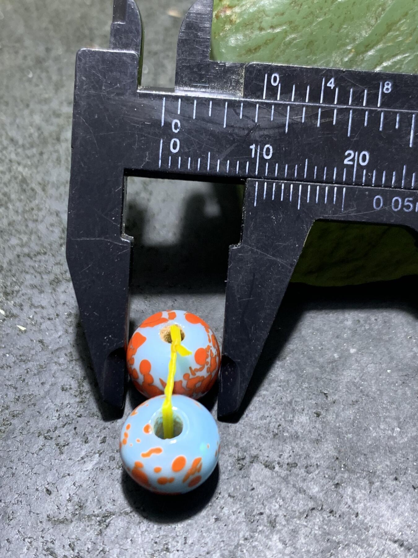 建国前后库存天蓝色蘸花工艺琉璃苹果珠一对，