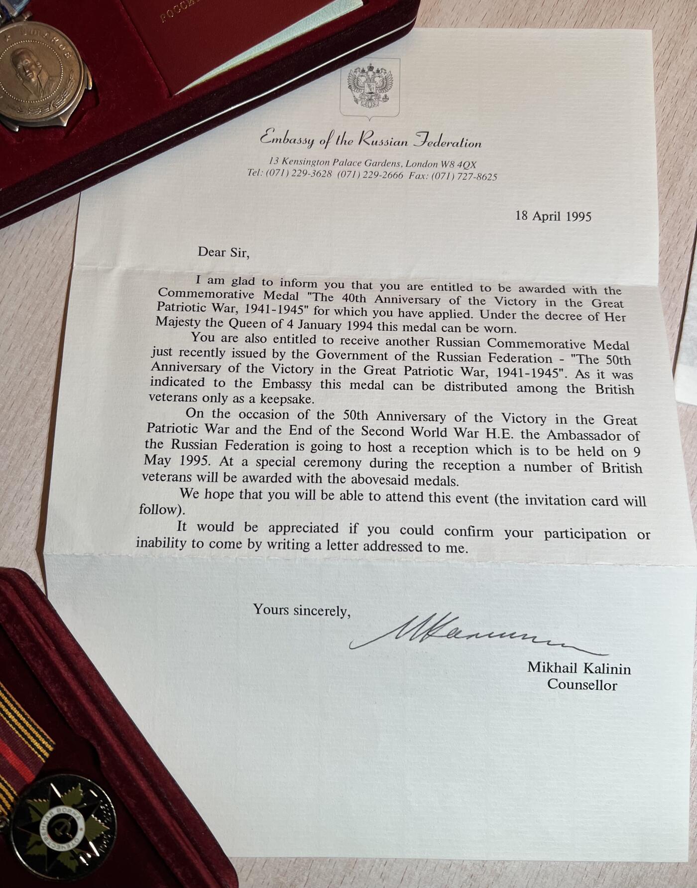 大猫徽章拍卖 第287期 俄联邦外绶乌沙科夫奖章，因参与北极航线护航授予英国皇家海军水兵，得主曾在君权号战列舰等战舰服役，证书普京印签