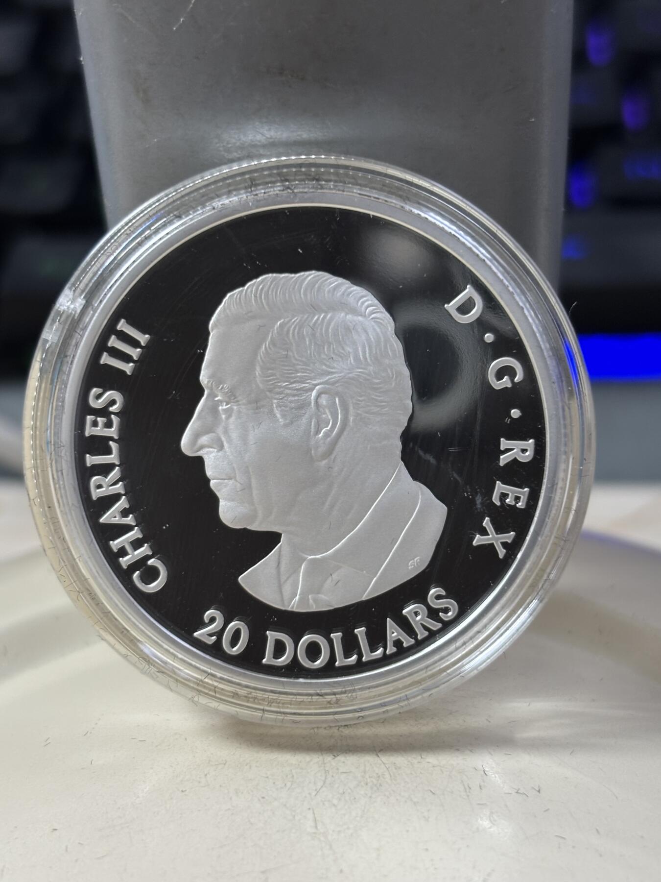 第189期拍卖 加拿大2025年月空下的乌鸦1盎司全息幻彩精制纪念银币，999银，发行7500枚