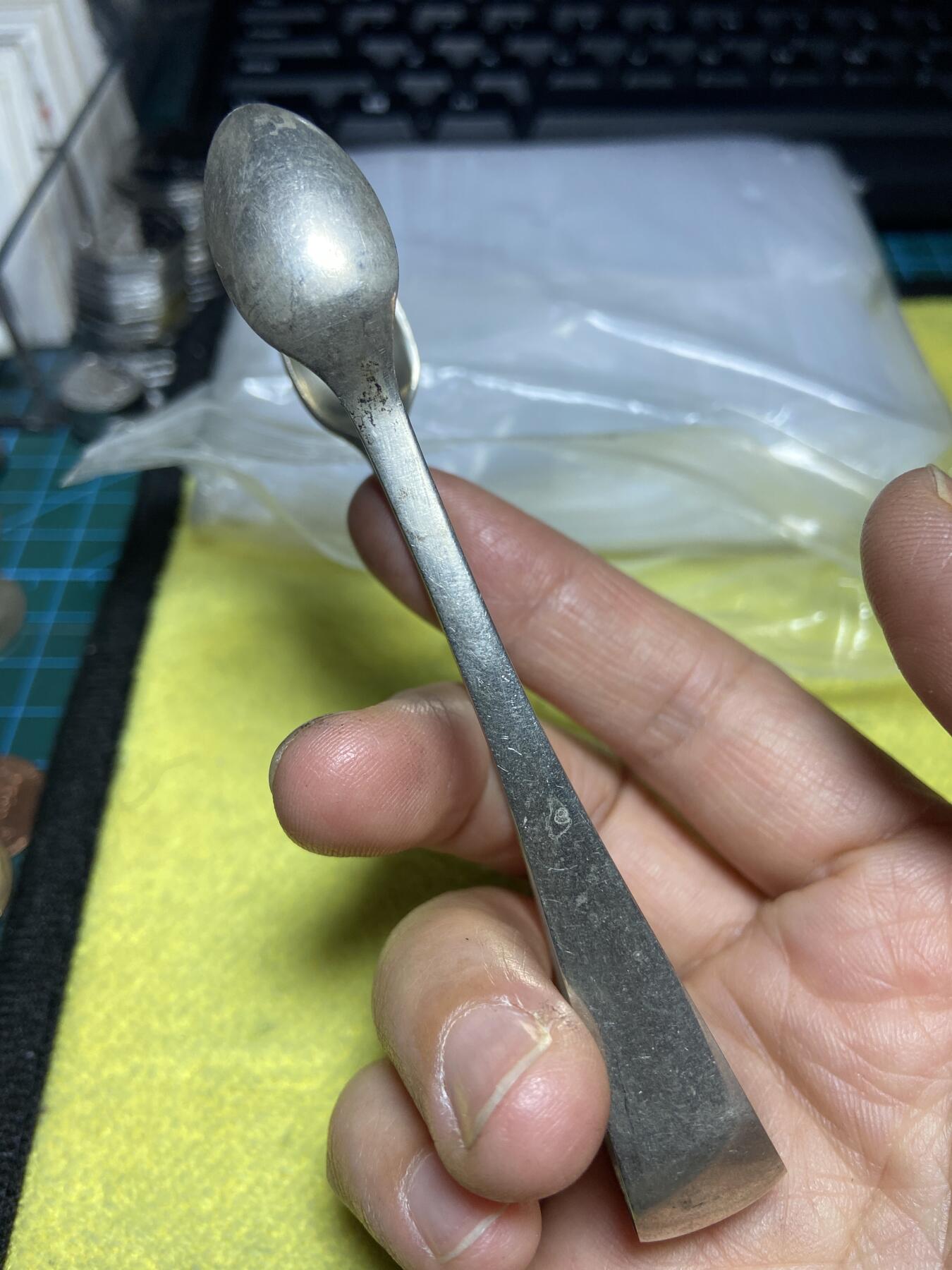 2026年第十五场(总第一百八十四场）外国好品散币场(免佣金) 阿根廷🇦🇷Argenline马黛茶方糖夹子–重20克，带D&A厂标和向日葵图案标记(吊水法实测密度为10.1–10.2，德银或800银材质无法确定，懂的藏友请自行辨认)