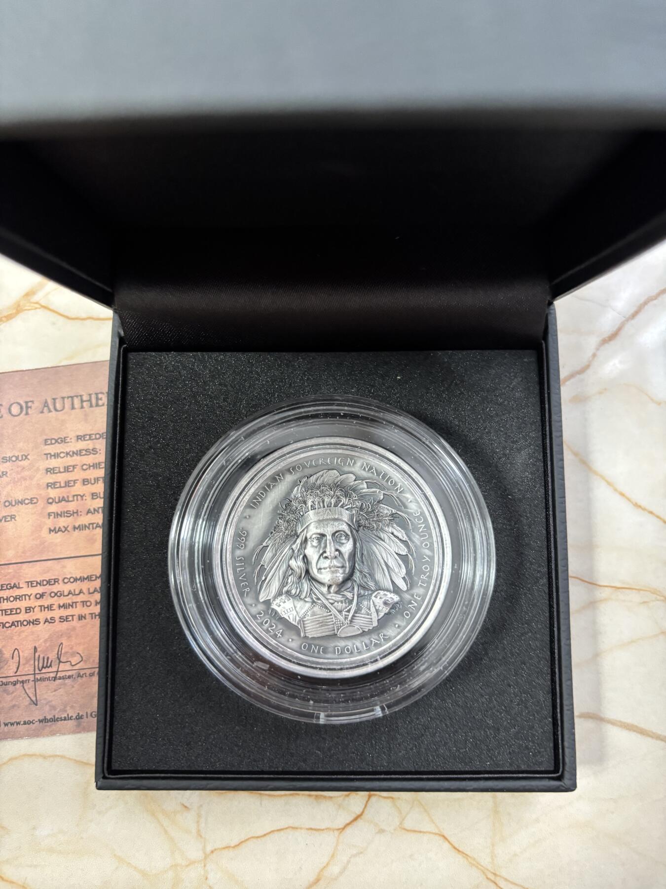 第189期拍卖 美国2024年印第安红云酋长双面高浮雕仿古版银币，1盎司，发行5000枚，有氧化