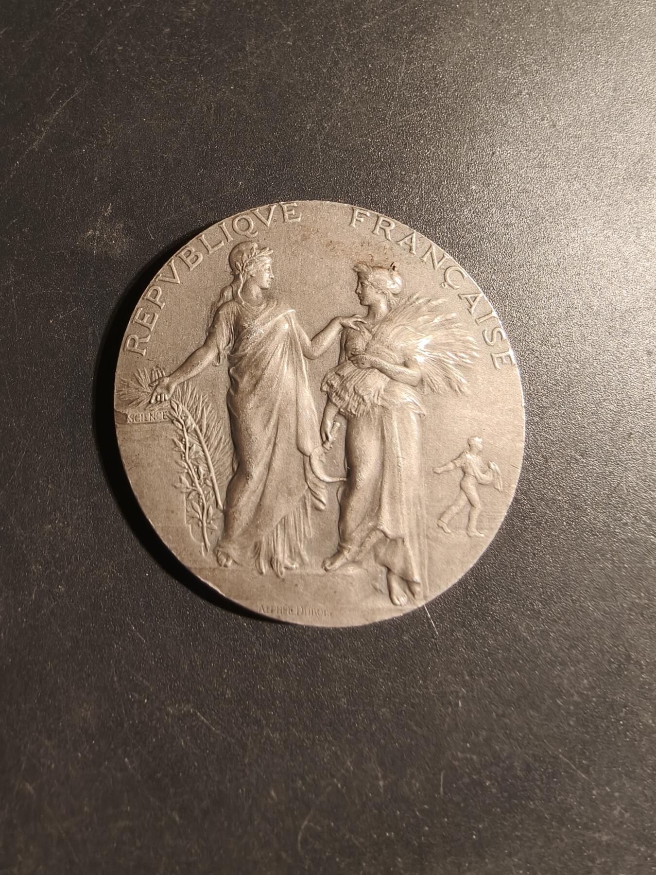 老王徽章第179期 法国农业协会大银章    大师阿尔菲杜布瓦作品    直径41mm   800银    重量36.9g