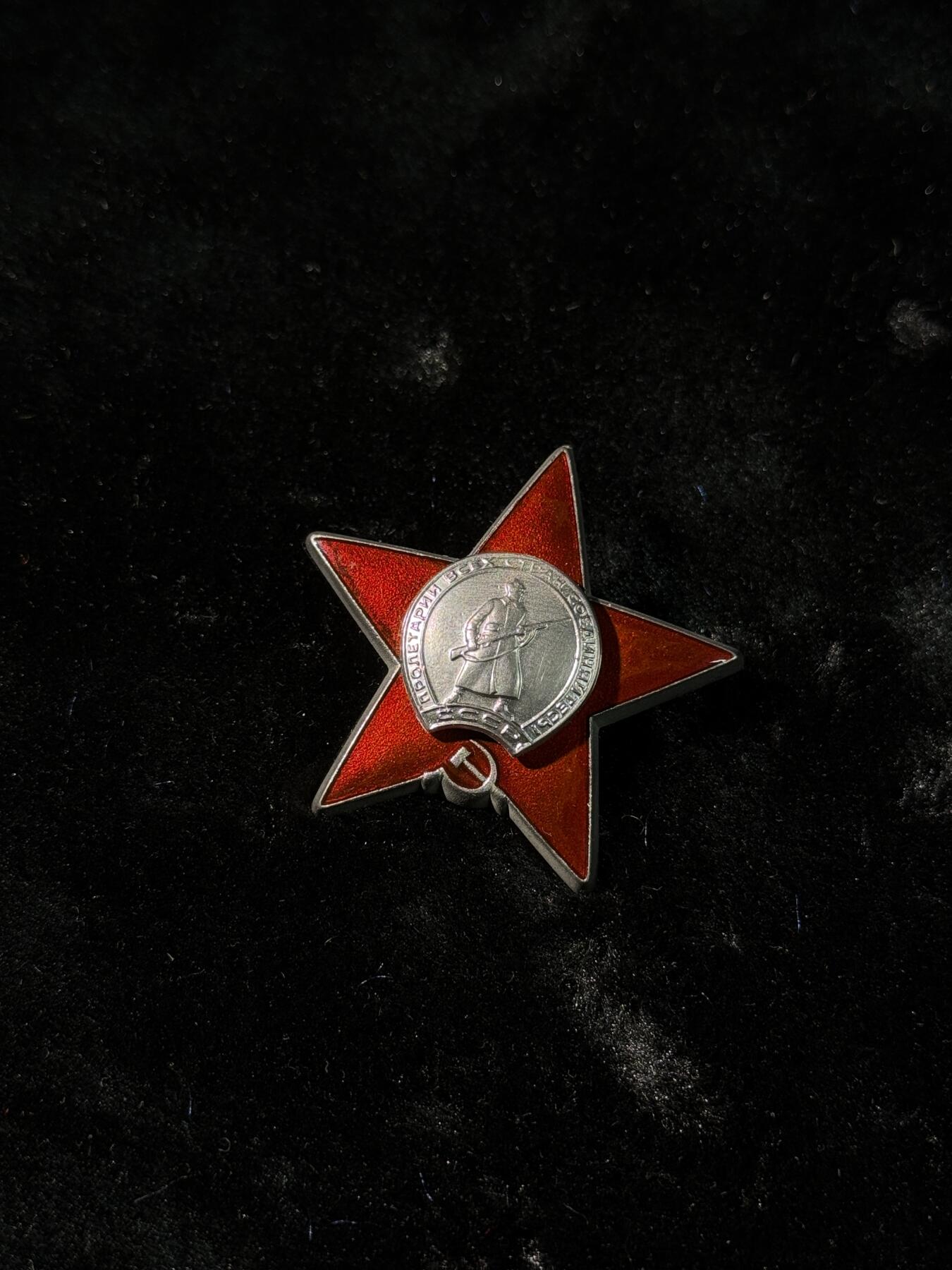 戎马世界章牌大赏第110期 复刻红星勋章