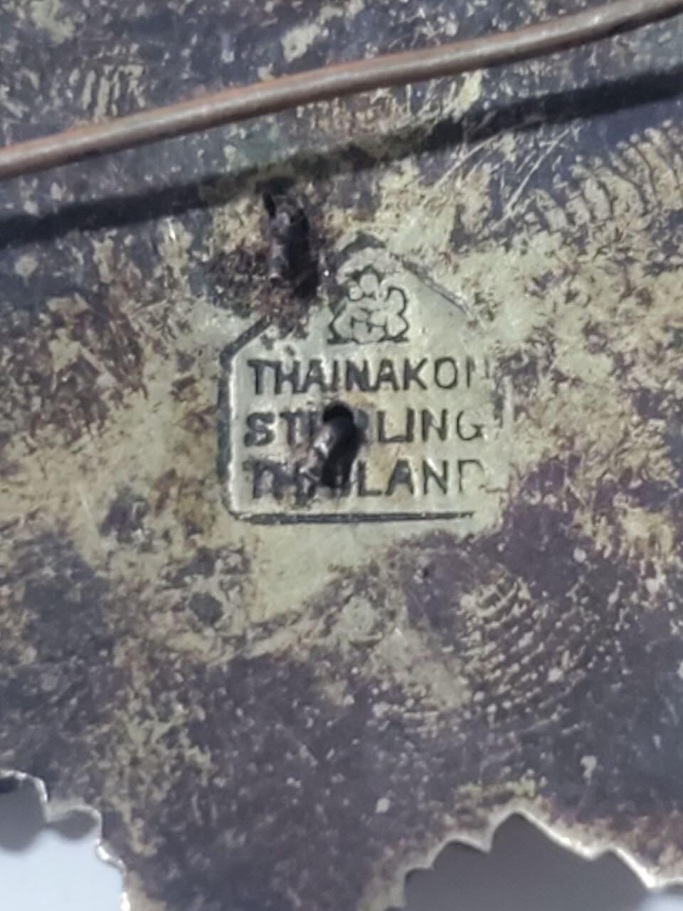 韵星假日拍卖第三十八期 -- Rimey Holidays Auction 38 泰王国拉玛9世银制农业部荣誉官员证章 部分珐琅 星芒造型 非常精美 925高银 Thainakoi珠宝厂制作 带有sterling银标 颁发给在农业部服务的高级官员 非常好看 