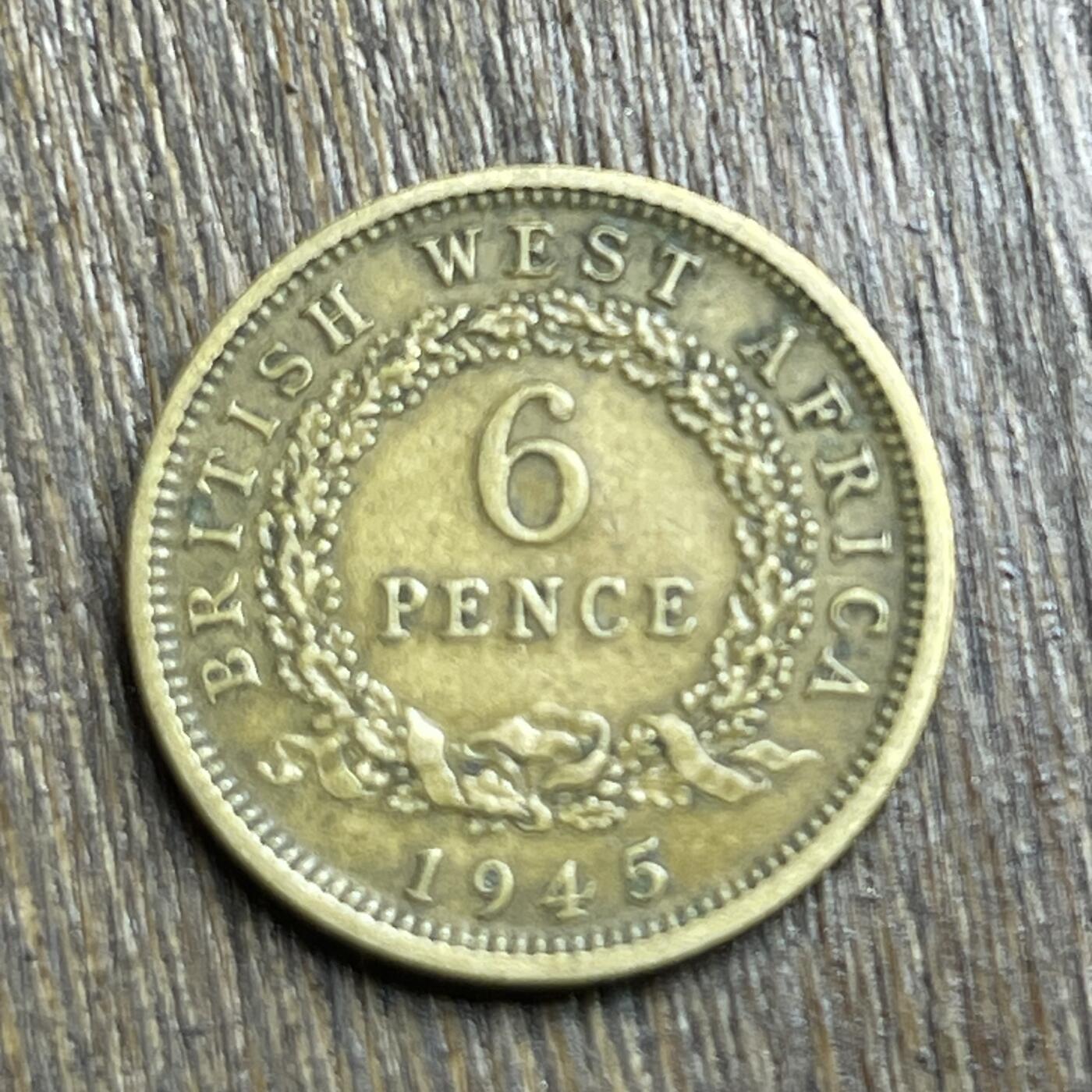 【铜匠收藏】★第140加场★精品老铜币 硬币专场 不寄存，200包邮。不满200元，支付5元运费。《接受代拍 代送NGC评级》 68【无寄存】1945 极美 英属西非 6便士 铜币