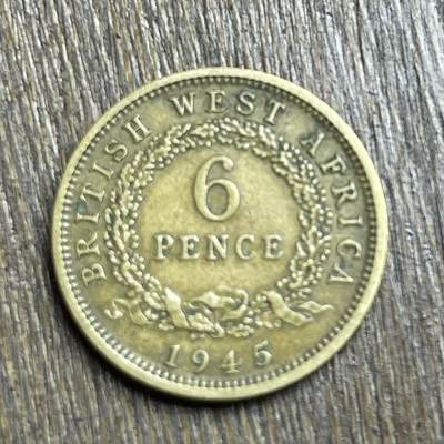 【铜匠收藏】★第140加场★精品老铜币 硬币专场 不寄存，200包邮。不满200元，支付5元运费。《接受代拍 代送NGC评级》 - 68【无寄存】1945 极美 英属西非 6便士 铜币