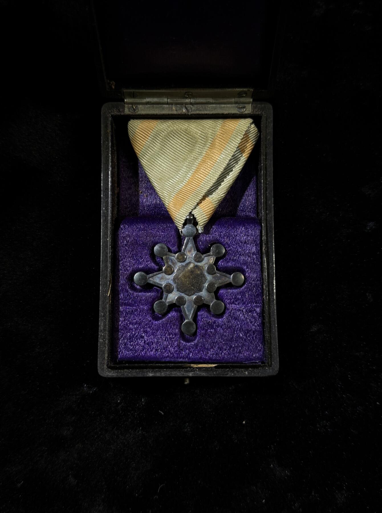 戎马世界章牌大赏第110期 日本勋八等瑞宝章