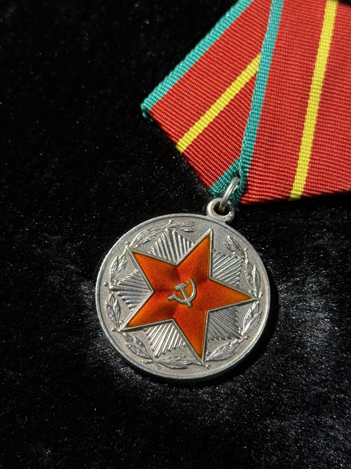 戎马世界章牌大赏第110期 苏联一级圆满服役奖章，银制