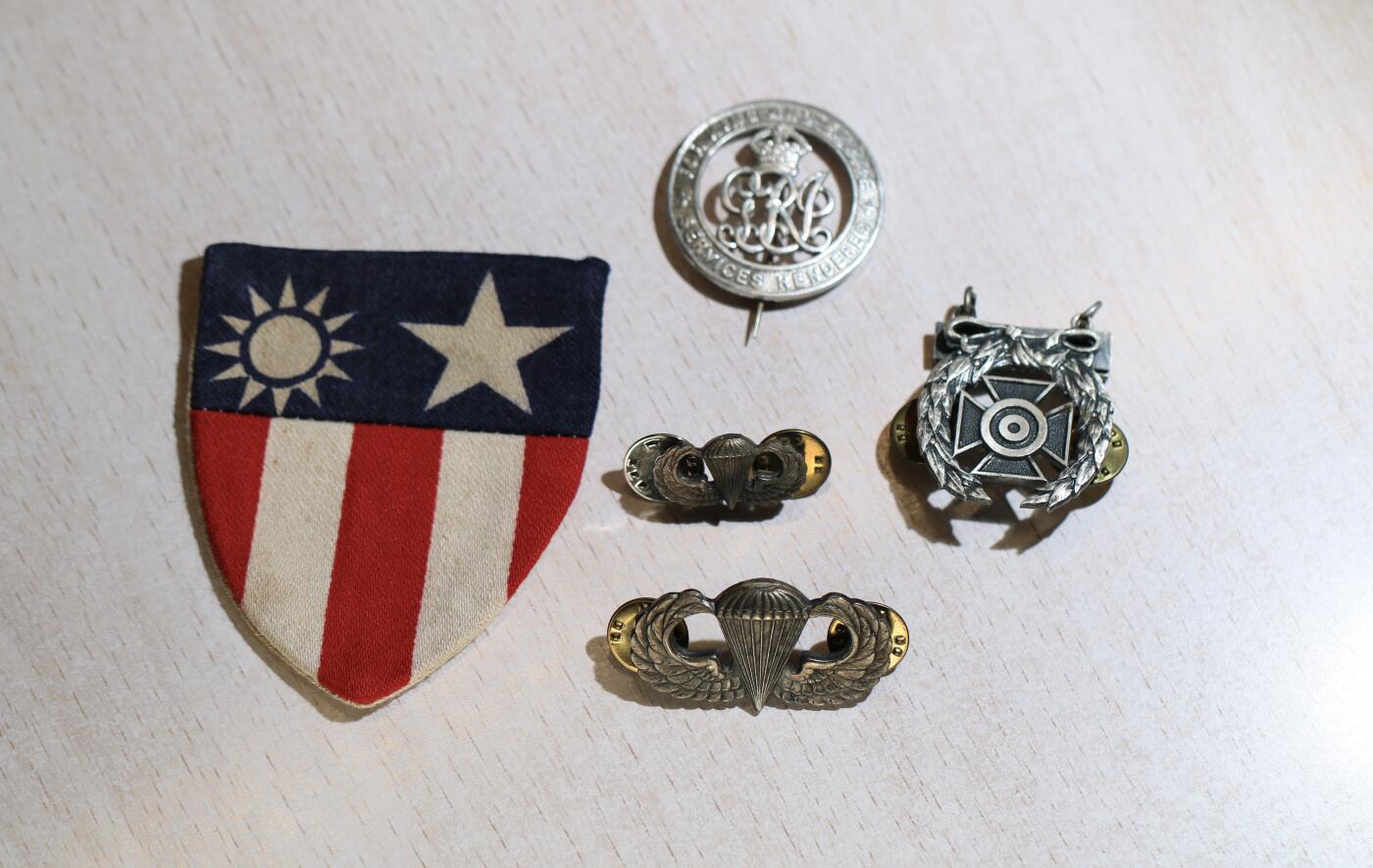 大猫徽章拍卖 第287期 二战美军飞虎队臂章，中上，英国二战纯银战伤奖章，中下美军伞兵胸章，迷你章，纯银，右1美军高级射击章，纯银