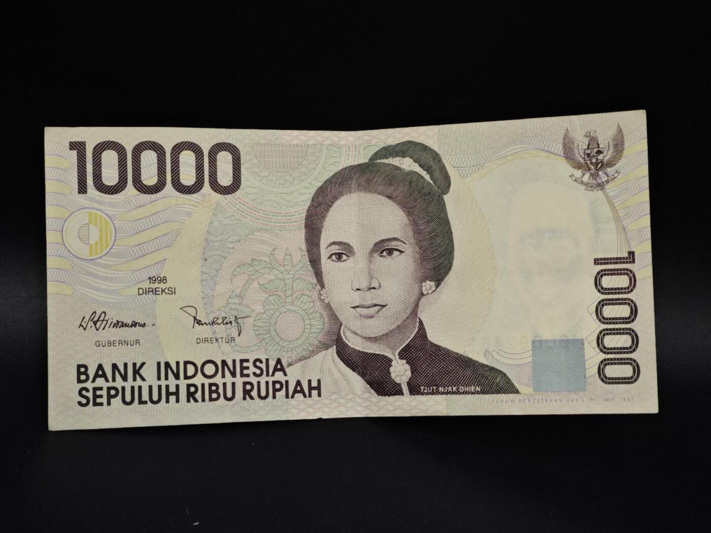 【淘币小摊】实时拍第八百五十四拍   无佣金福利纸币场   满百包邮可预留二周 每周一统一发货   印尼10000卢比纸币【有折】