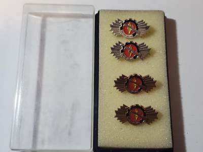 韵星假日拍卖第三十八期 -- Rimey Holidays Auction 38 - 民主德国Gst准军事部队银级射击技能章x2+铜级射击技能章x2 带原盒 