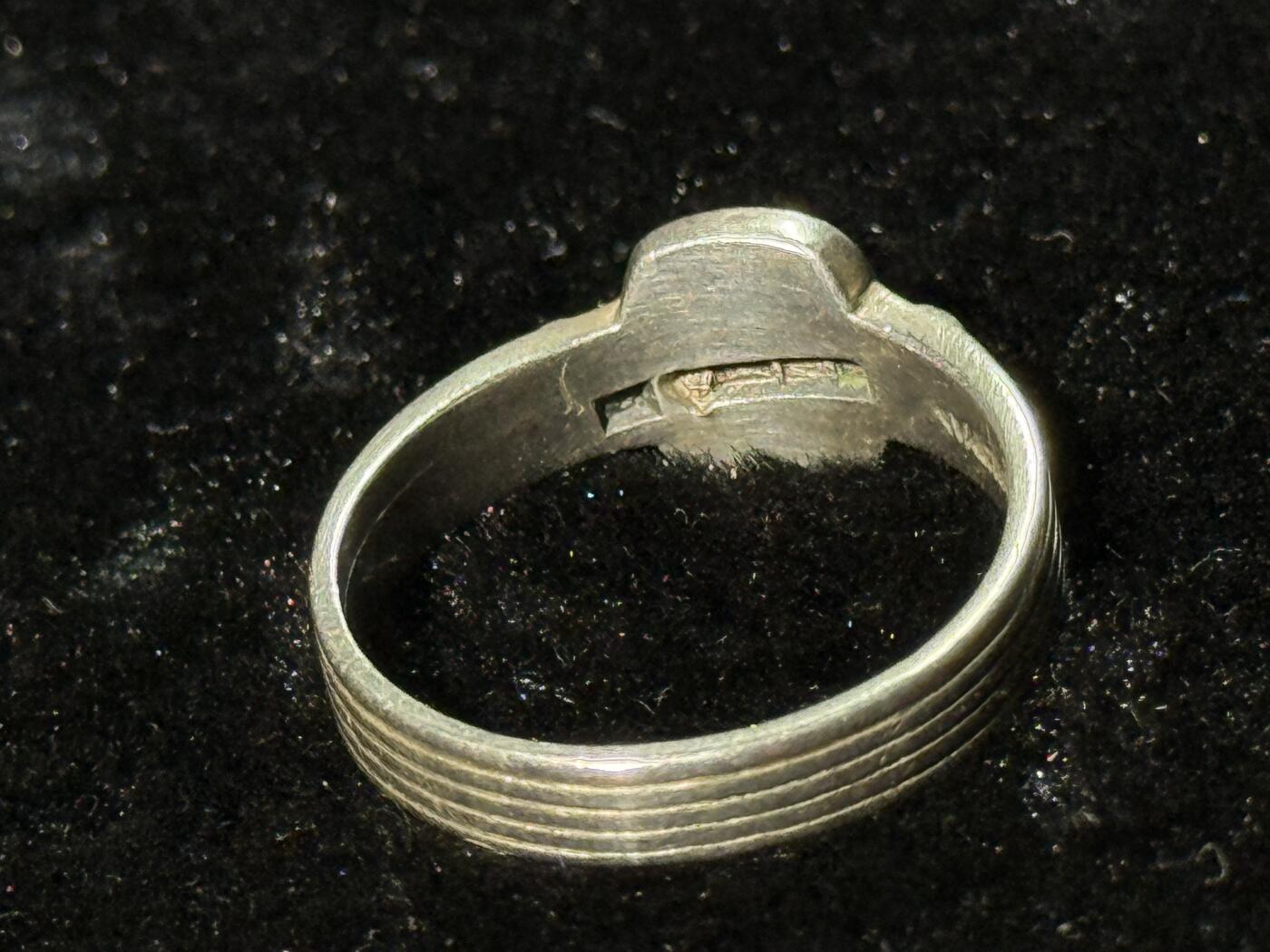 戎马世界章牌大赏第110期 芬兰 冬季战争战伤纪念戒指 1940年份标银标 带铭文“为伤兵的利益’少见 品相很不错