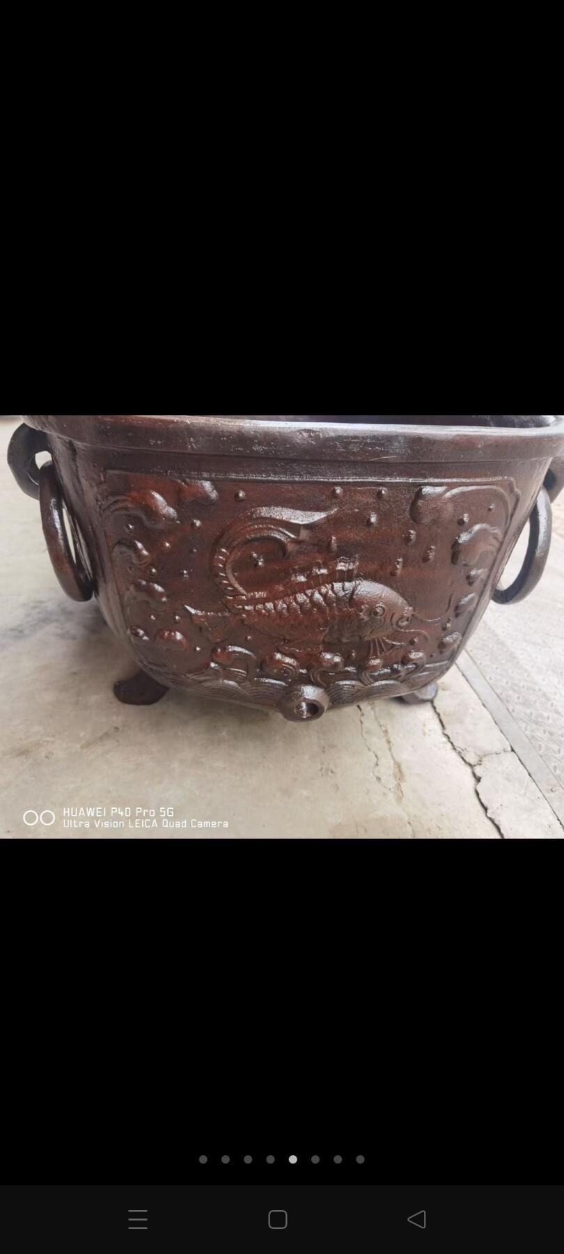 全品铸铁鱼龙变化盆老门海，高浮雕两面工一样，做工精堪，是庭院，四合院院中摆放，古代门海的寓意是带来财源和避祸。古人认为门前有海，如果里面储满水的话，就意味着钱到家。重700斤左右