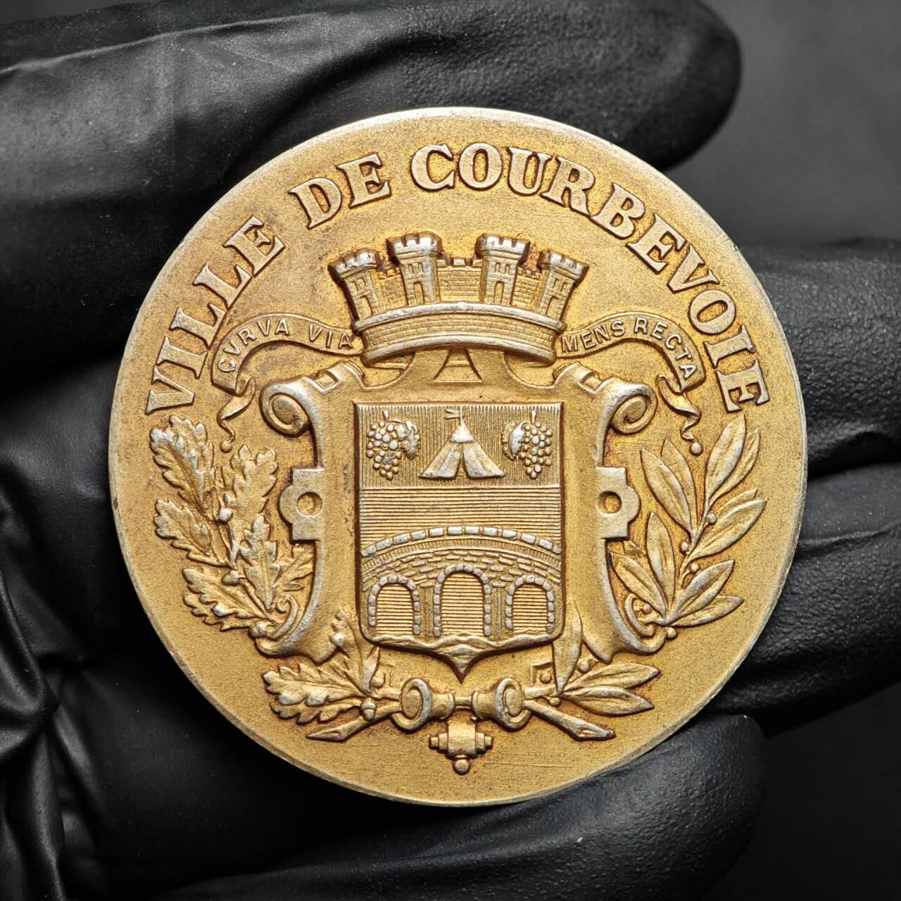 金瓯小拍第三期 古今币章 银价专场 法国库尔贝瓦市城市服务镀金银章1940年 重62克直径50.2mm 边铭丰饶角2ARGENT