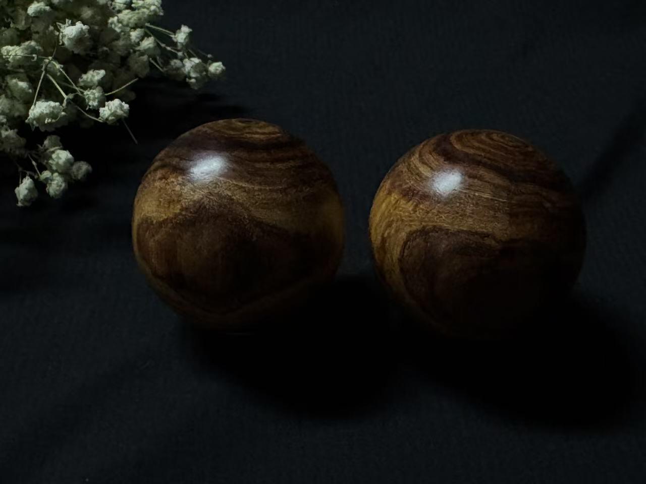 零元拍：  对眼海南黄花梨大手球一对，尺寸：45MM