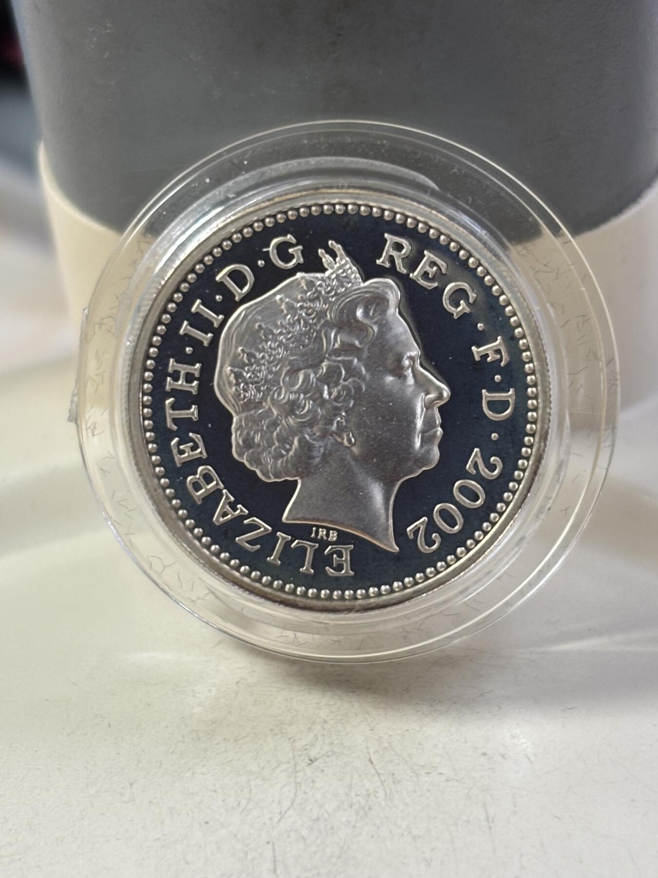 第189期拍卖 英国2002年1英镑系列英格兰三狮盾徽加厚纪念银币19克，925银，发行10000枚