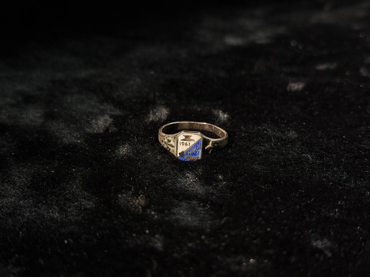 戎马世界章牌大赏第110期 芬兰学校毕业戒指，银制，珐琅有磕碰