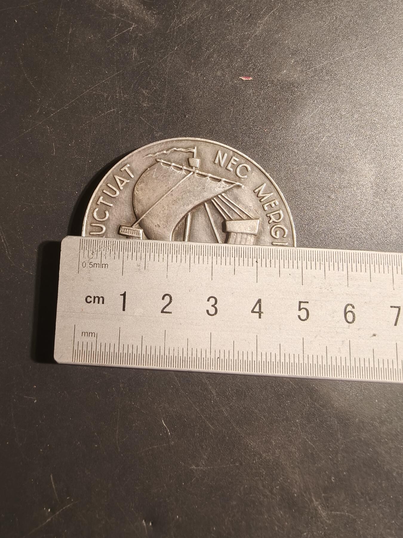 老王徽章第179期 法国巴黎市大银章      原盒    950银    1967年实授    直径50mm    重量61.5g