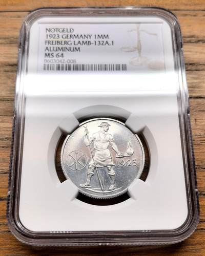 凡希社世界钱币微拍第三百十九期 - 1923德紧弗莱贝格矿工100万马克铝币NGC-MS64，原光无任何氧化腐蚀，品相上乘的一枚矿业主题紧急币。