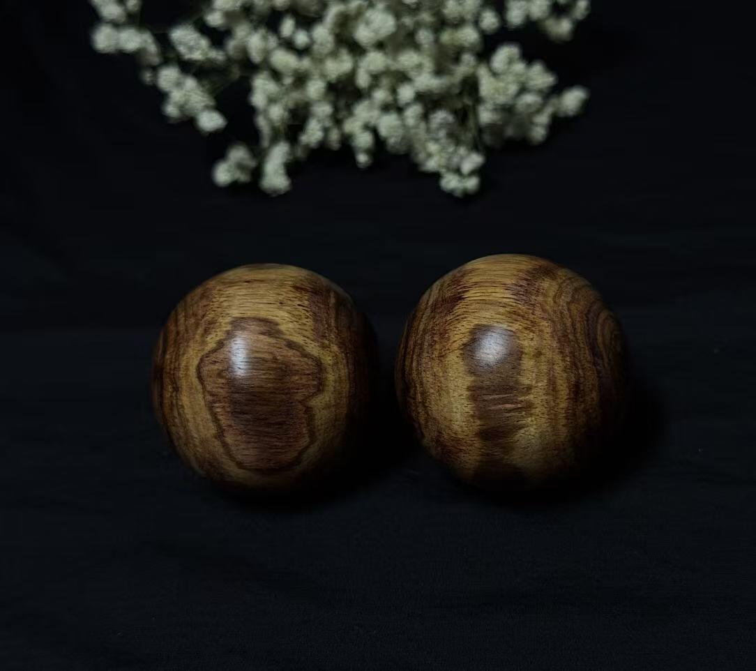 零元拍：  对眼海南黄花梨大手球一对，尺寸：45MM