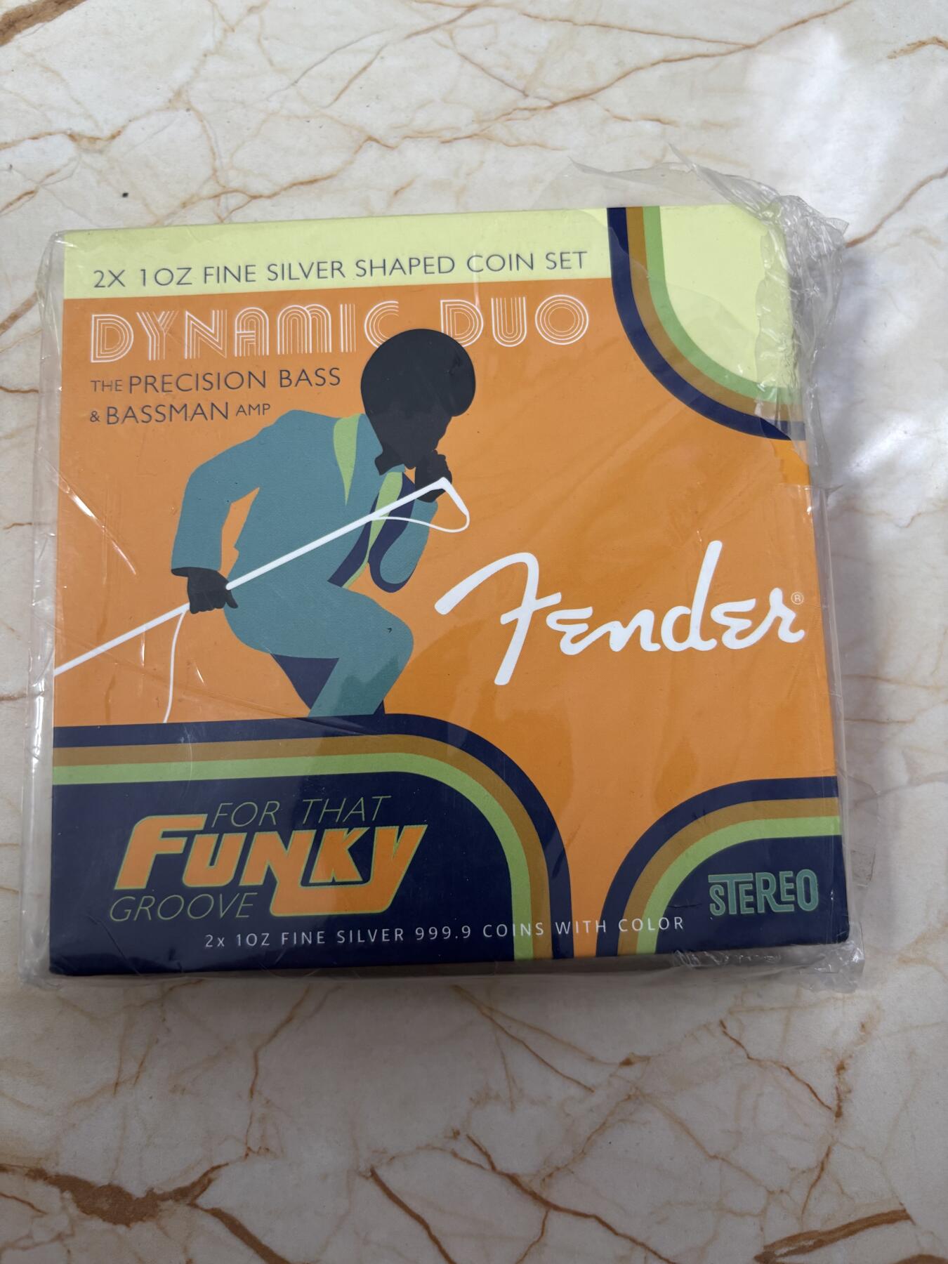 第189期拍卖 所罗门2023年吉他和放大器彩色纪念银币2枚套装，1盎司*2，999银，发行4000枚，塑料盒有破