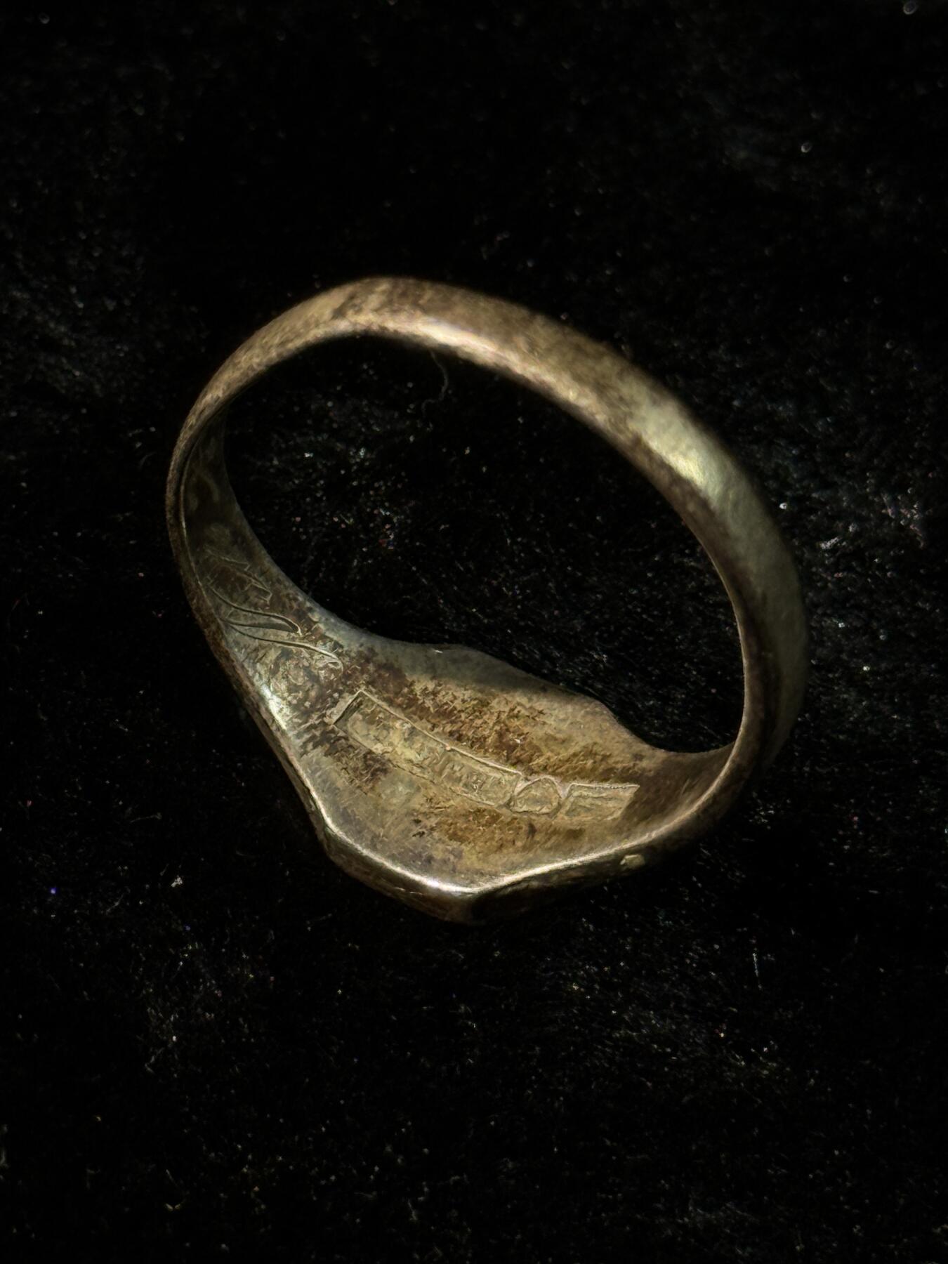 戎马世界章牌大赏第110期 芬兰学校毕业戒指，银制，珐琅有磕碰