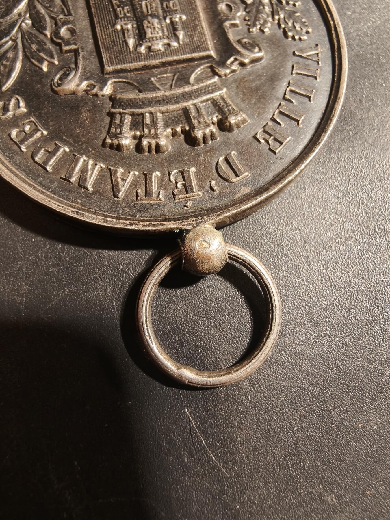 老王徽章第179期 法国1885年埃唐普市大型音乐竞赛大银奖章     野猪头银标     直径40mm    重量25.8g