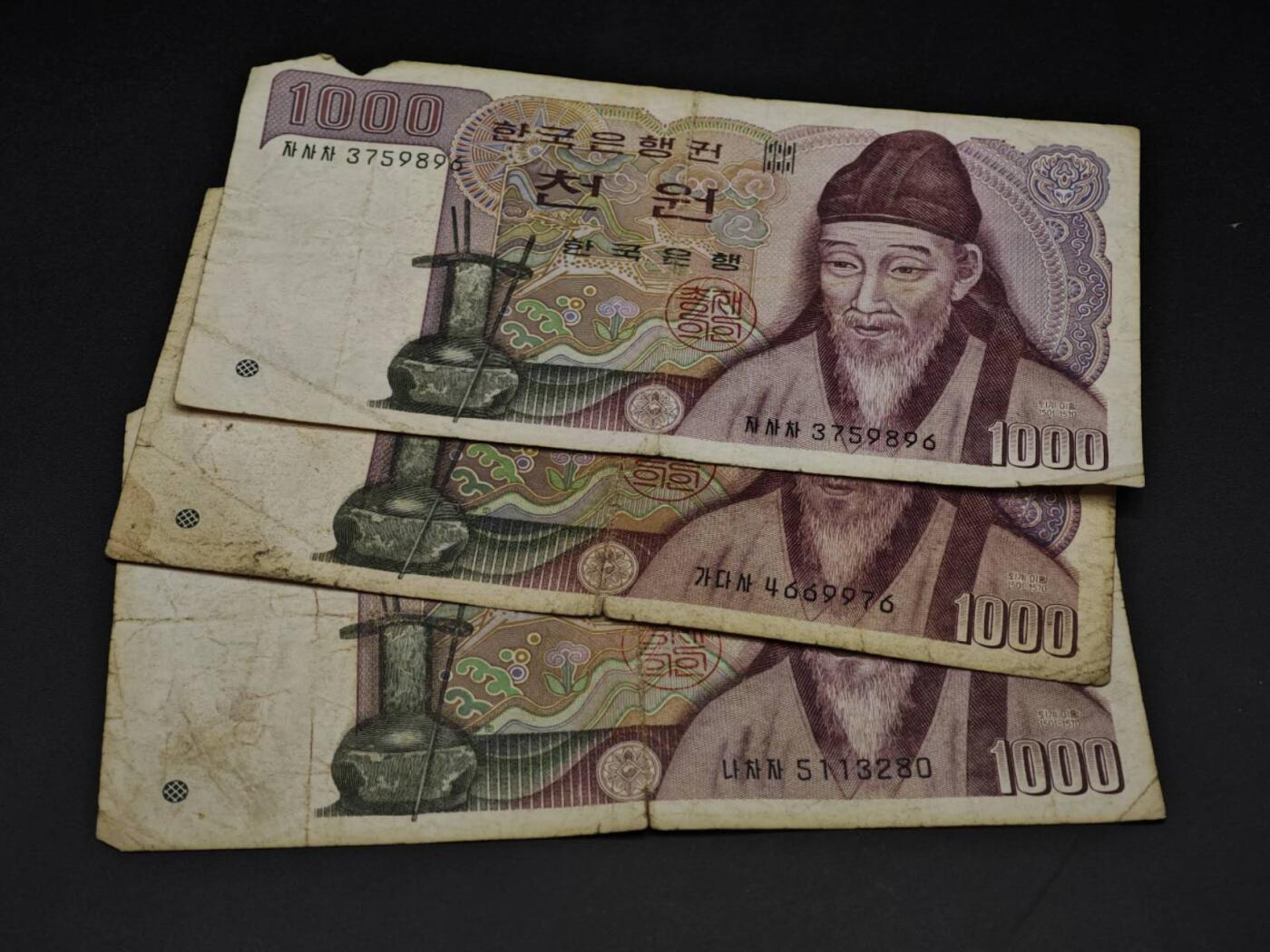 【淘币小摊】实时拍第八百五十四拍   无佣金福利纸币场   满百包邮可预留二周 每周一统一发货   韩国1000元纸币3张【有折】