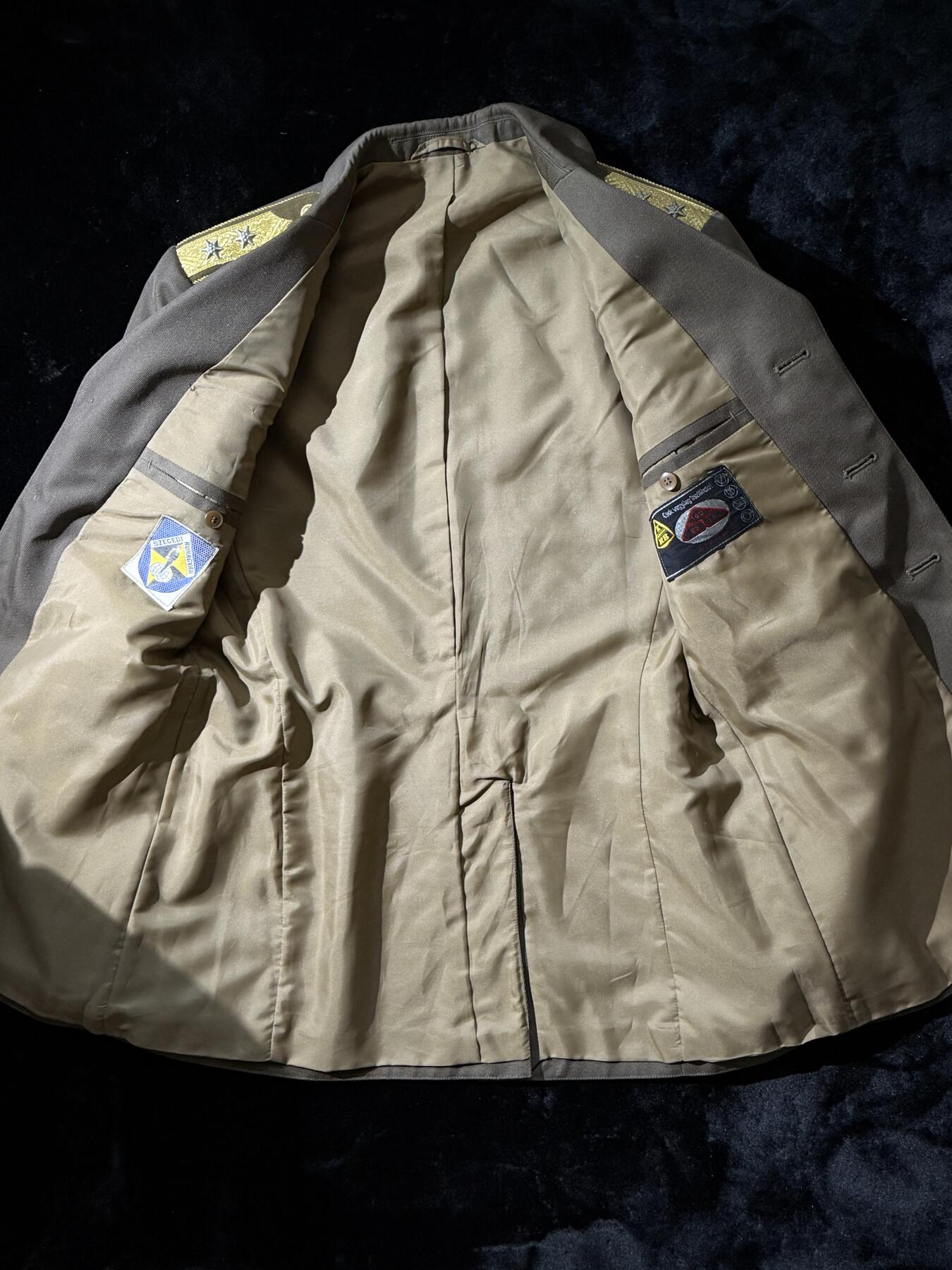 戎马世界章牌大赏第110期 匈牙利中校常服