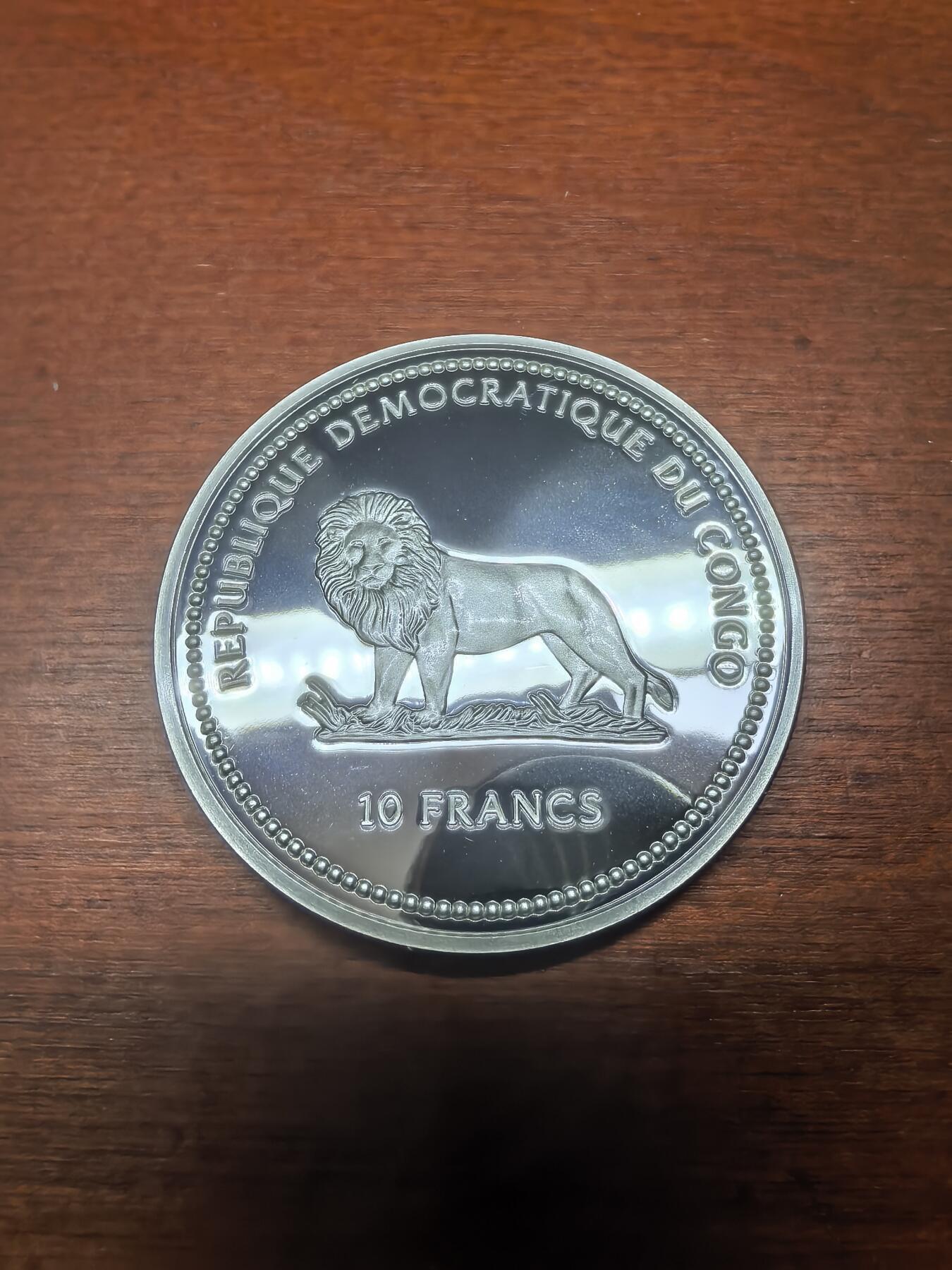 长老汇蛇年精选第九十五场拍卖 2002刚果非洲珍稀蝴蝶之多彩雨燕蝴蝶10法郎全息幻彩精制银币，25.95克925银，1.5万枚，克书65美金