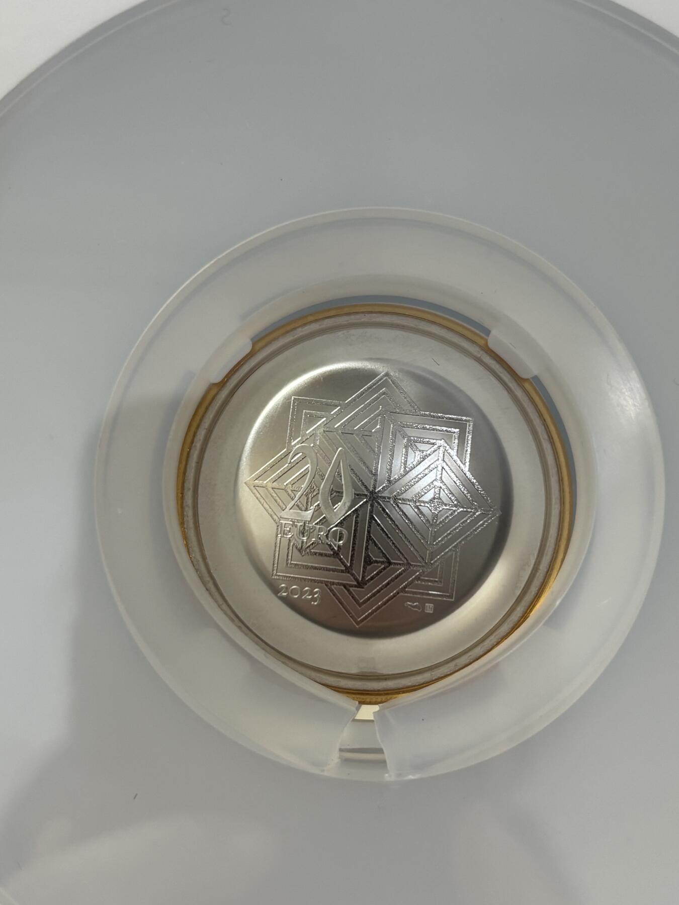 第189期拍卖 获奖法国2023年法兰西瑰宝甜点马卡龙小圆饼形银币NGC-PF69无盒无证书，获克劳斯2024年度最佳创意币大奖，999银，1盎司，发行5000枚