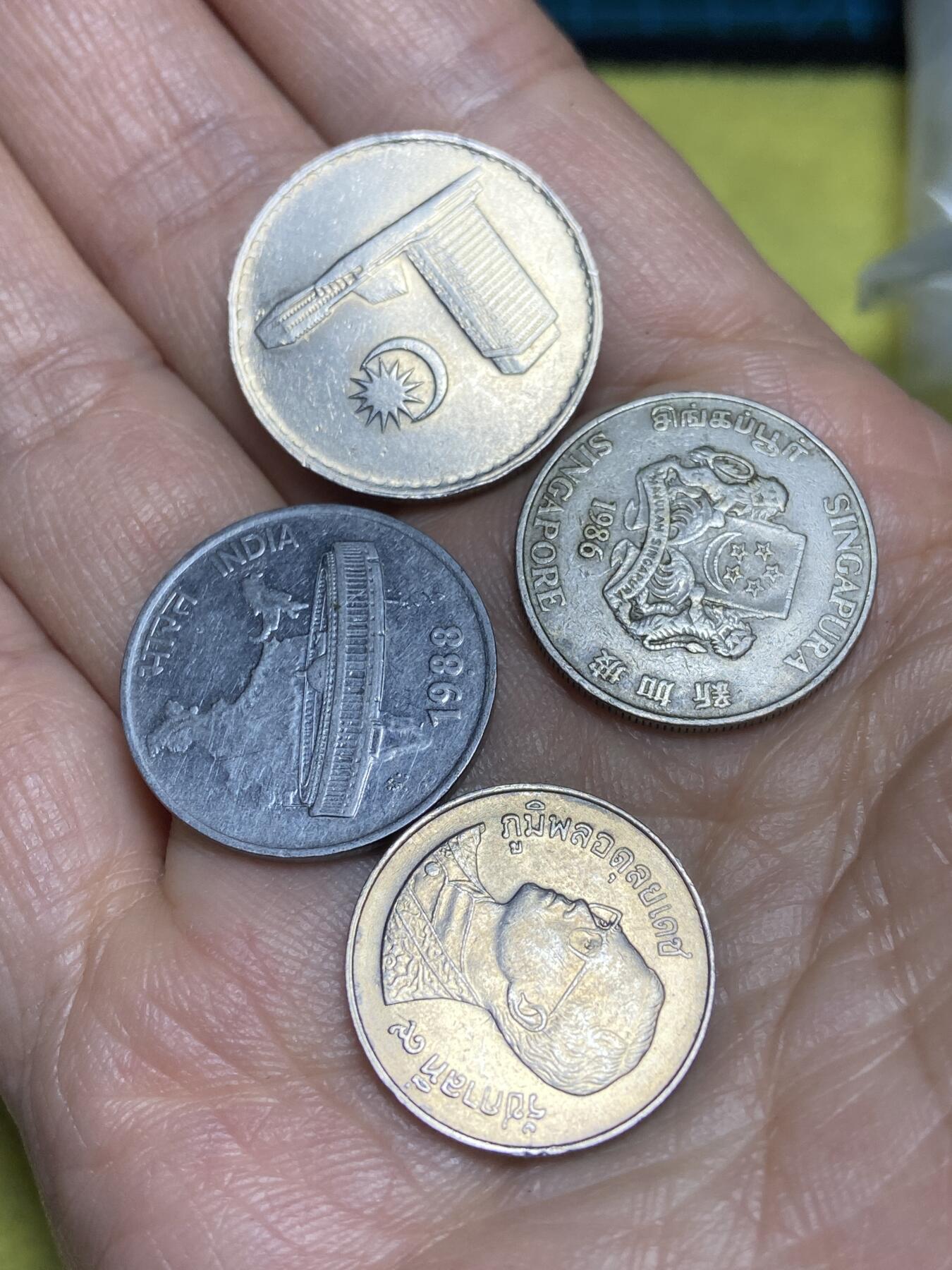 2026年第十五场(总第一百八十四场）外国好品散币场(免佣金) 散币4枚：马来西亚🇲🇾1988年20仙，新加坡🇸🇬1986年20分，印度🇮🇳1988年50派沙，泰国🇹🇭1铢