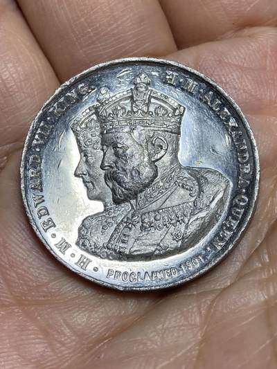 2026年第十五场(总第一百八十四场）外国好品散币场(免佣金) - 凹陷不平–英国🇬🇧1902年纪念章(爱德华七世和亚历山德拉王后加冕纪念章，白鑞材质)