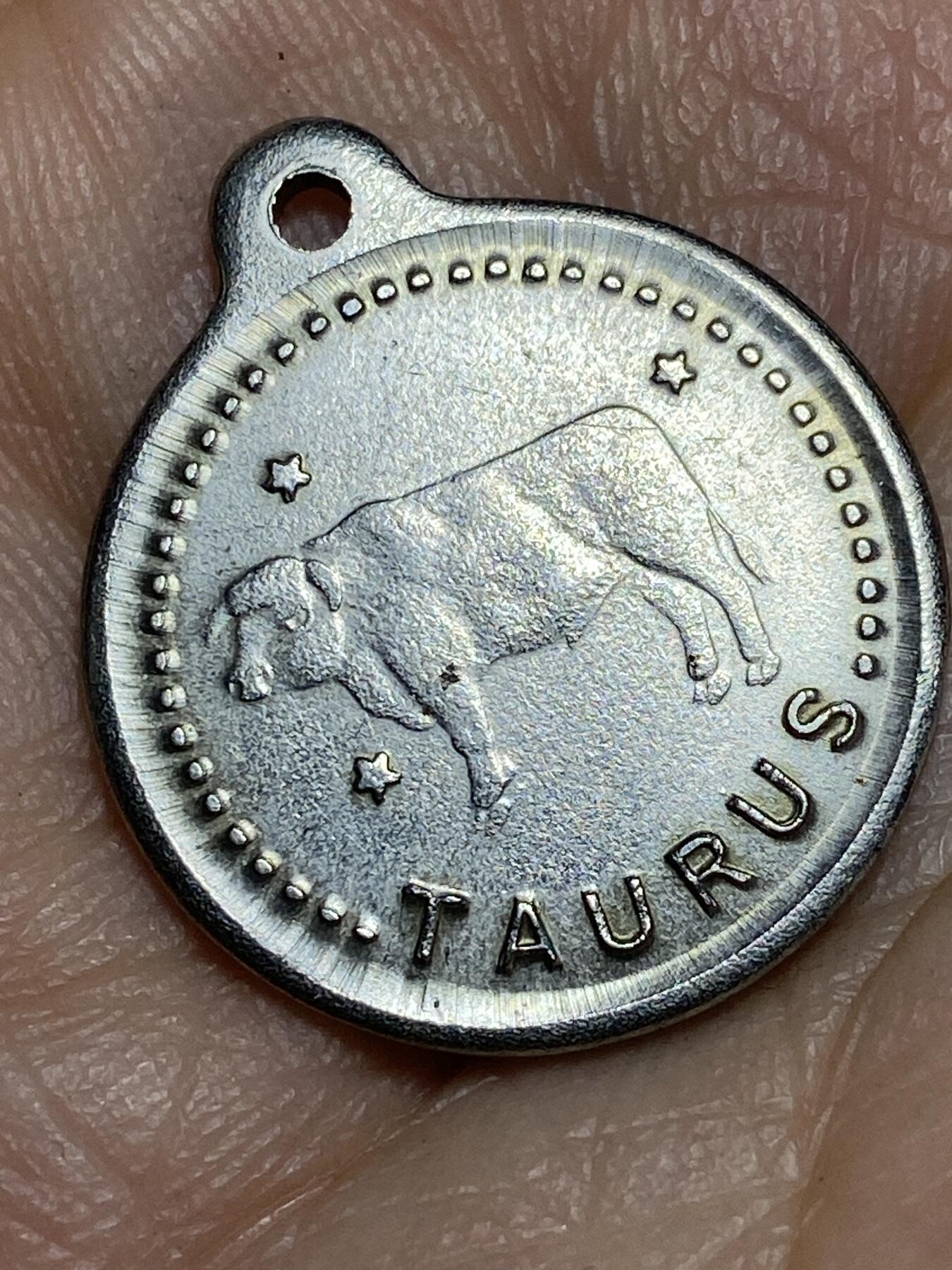 2026年第十五场(总第一百八十四场）外国好品散币场(免佣金) 天蝎座♏和金牛座♉星座吊坠